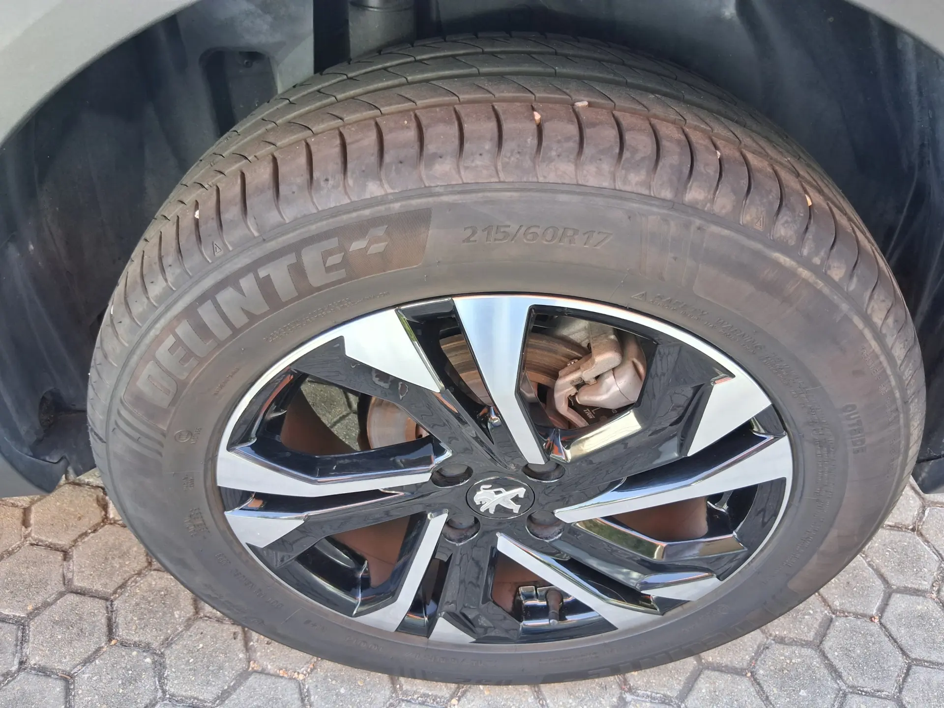 Peugeot 2008 1.2 PureTech Allure EAT8 12