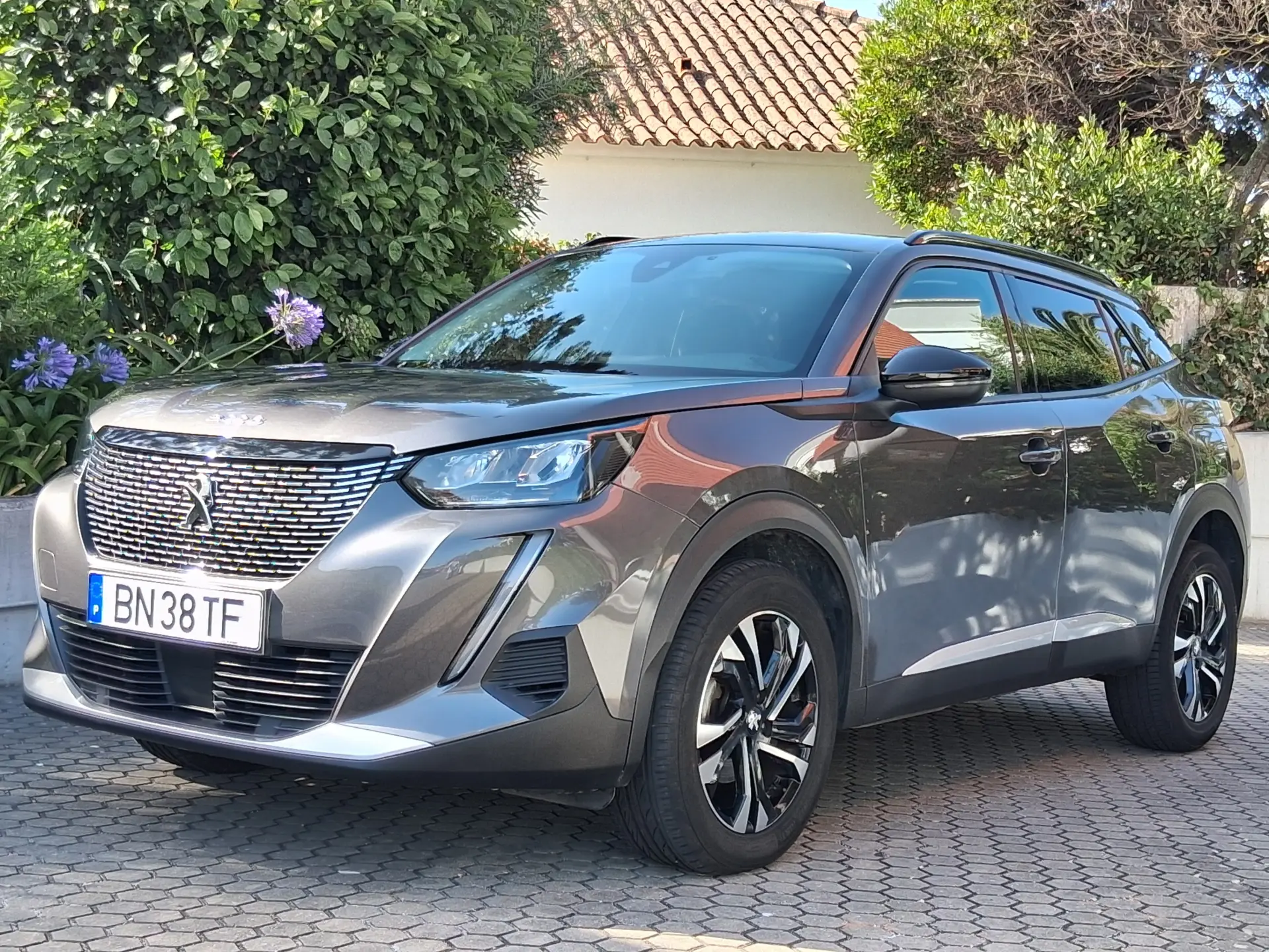 Peugeot 2008 1.2 PureTech Allure EAT8 9