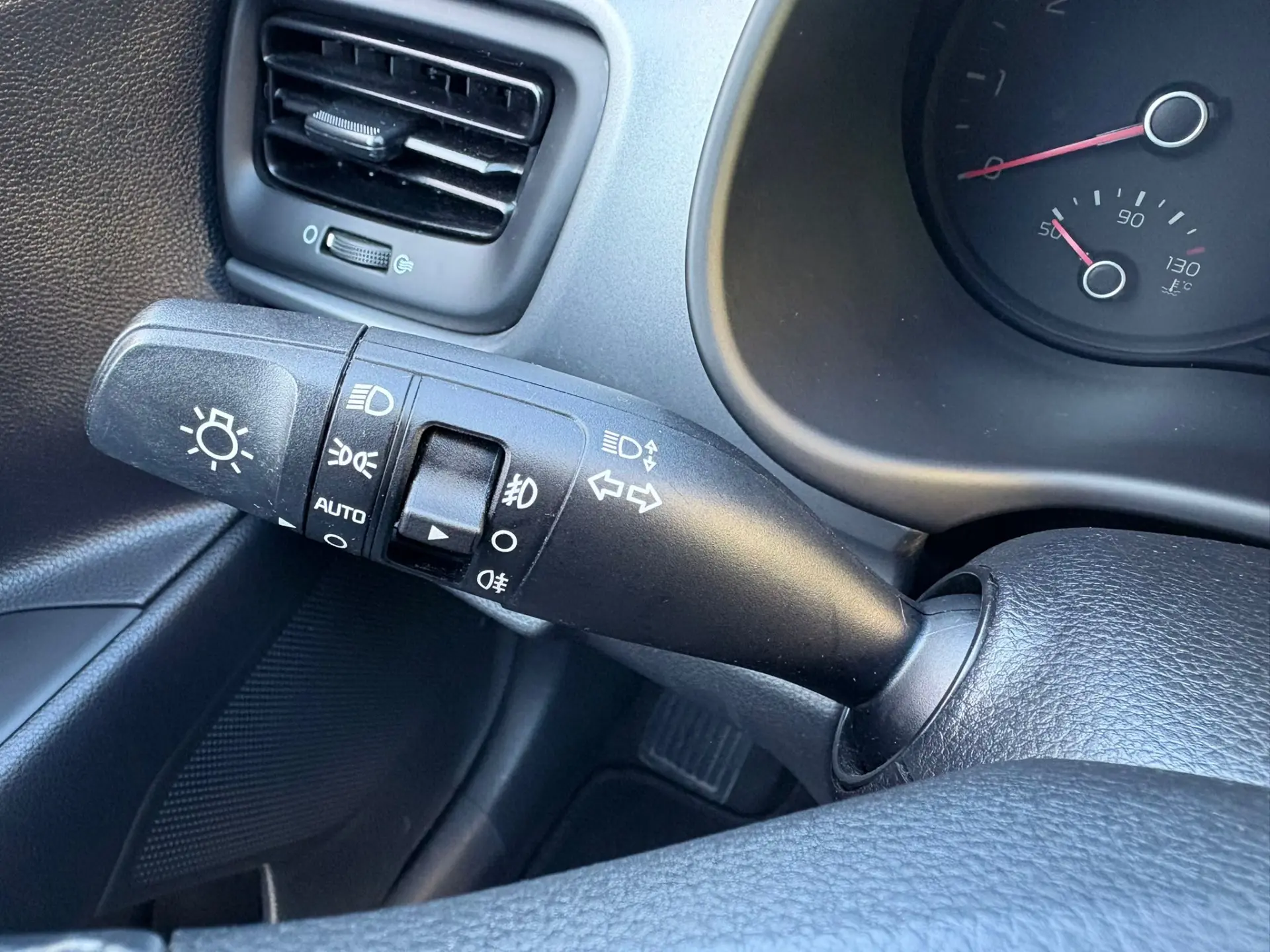 Kia Stonic 1.2 Dynamic 37