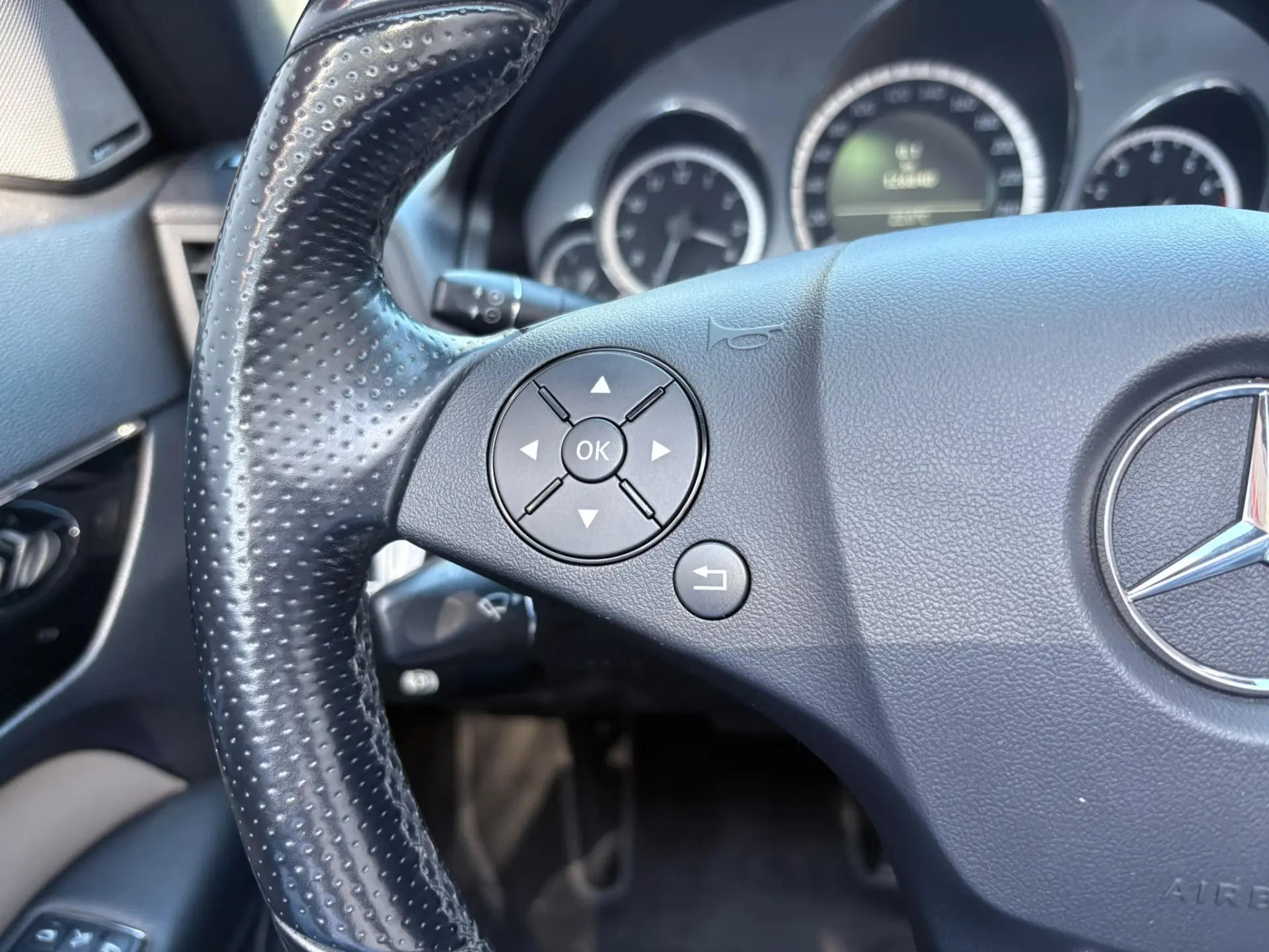 Mercedes-Benz E 350 CGi Avantgarde BlueEfficiency Auto 39