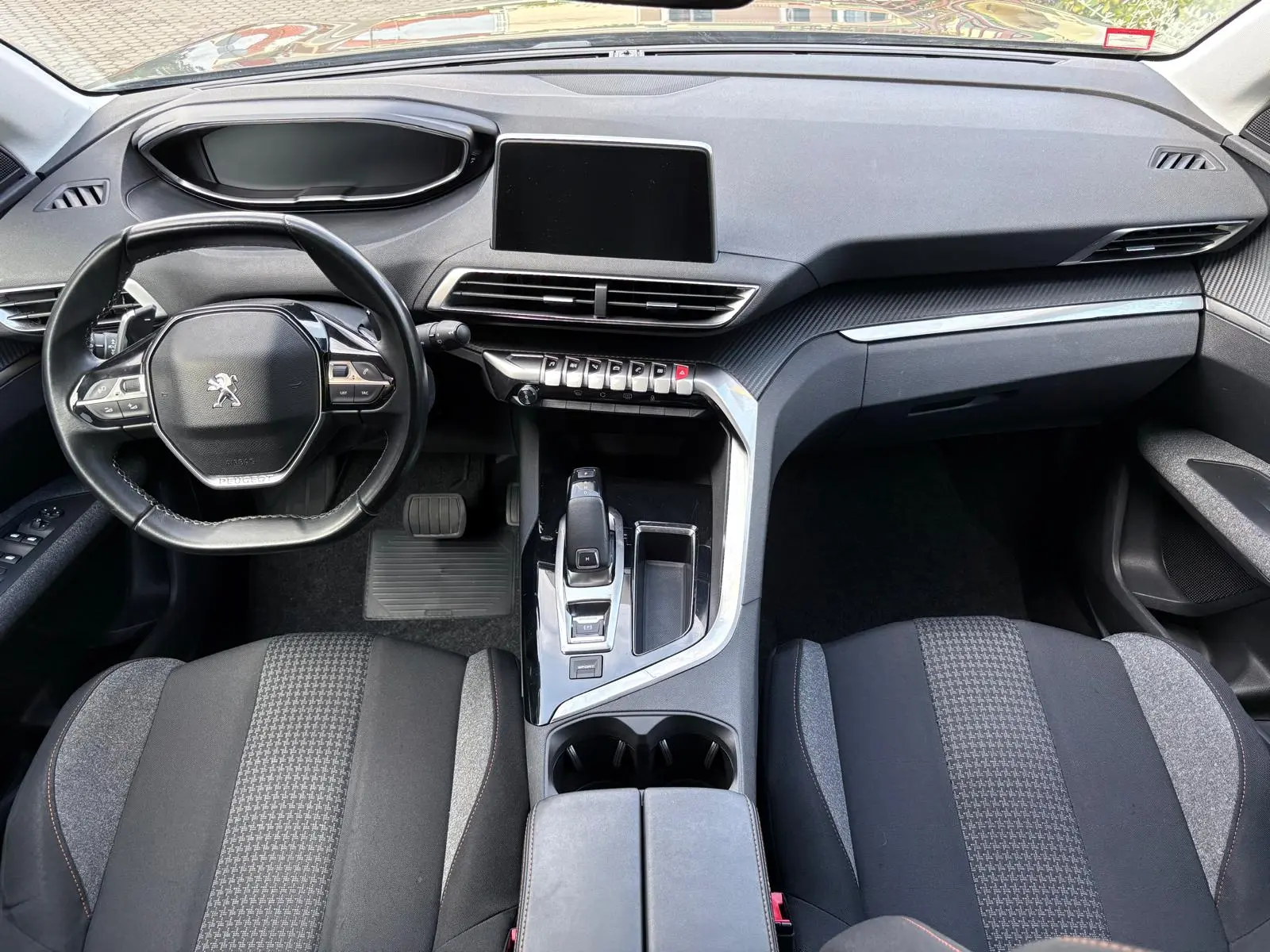 Peugeot 3008 1.2 PureTech Allure EAT8 6