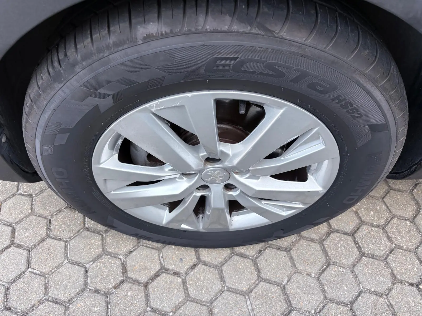 Peugeot 3008 1.2 PureTech Allure EAT8 12