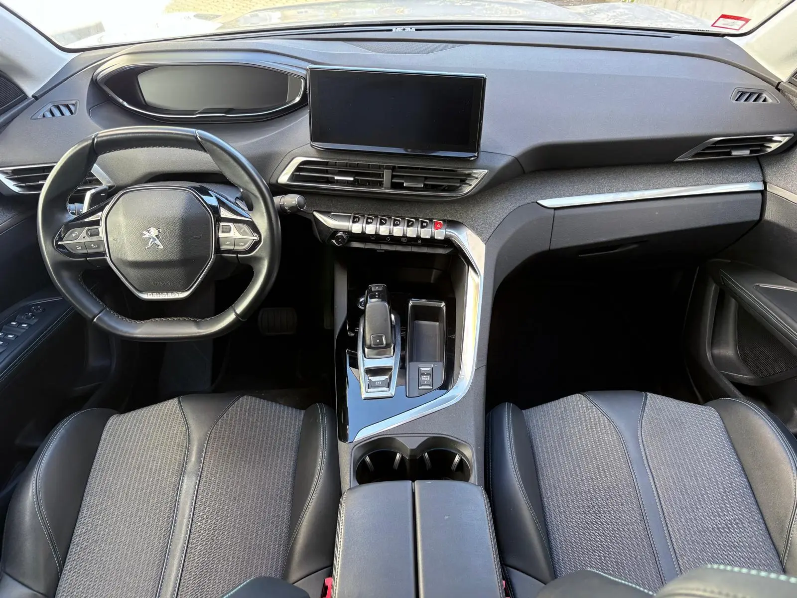 Peugeot 5008 1.2 PureTech Allure EAT8 6