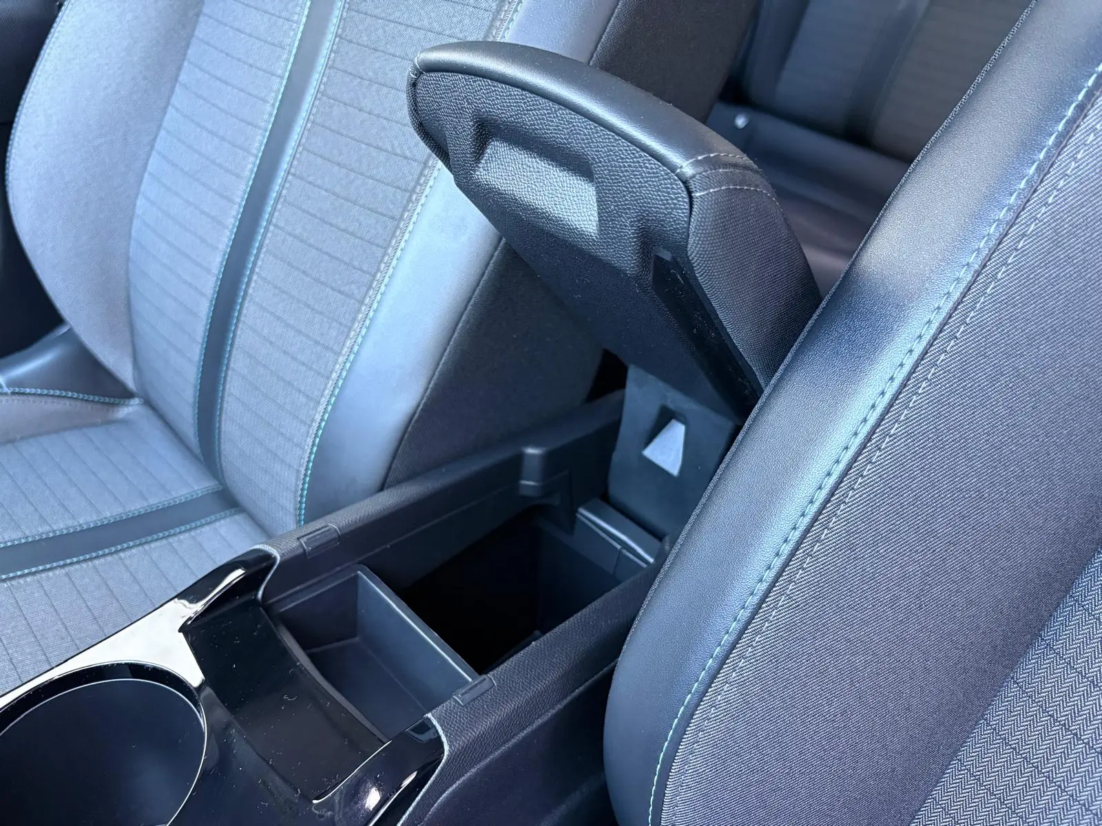 Peugeot 2008 1.2 PureTech Allure 32