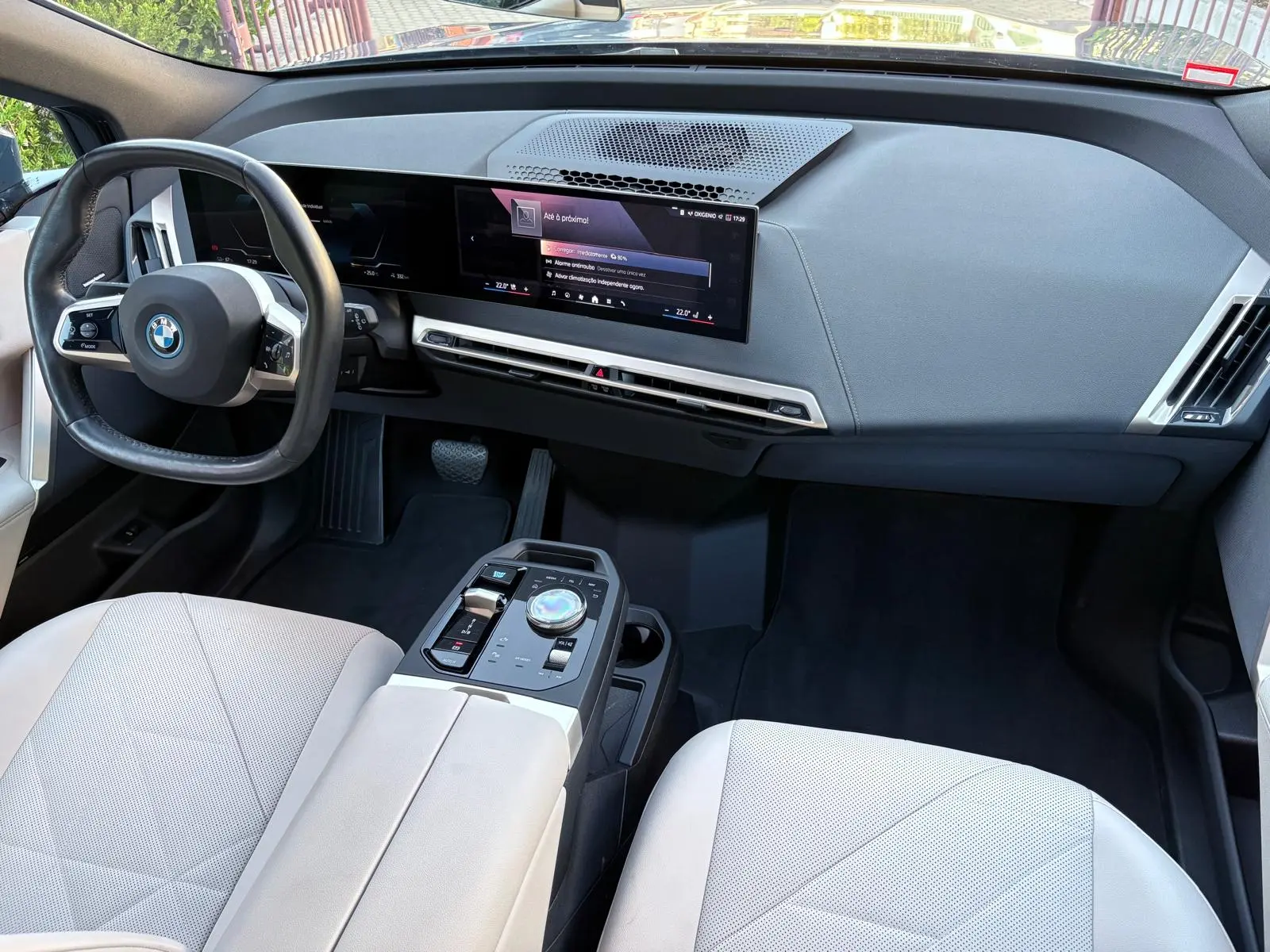 BMW iX xDrive 50 Pack Desportivo 28