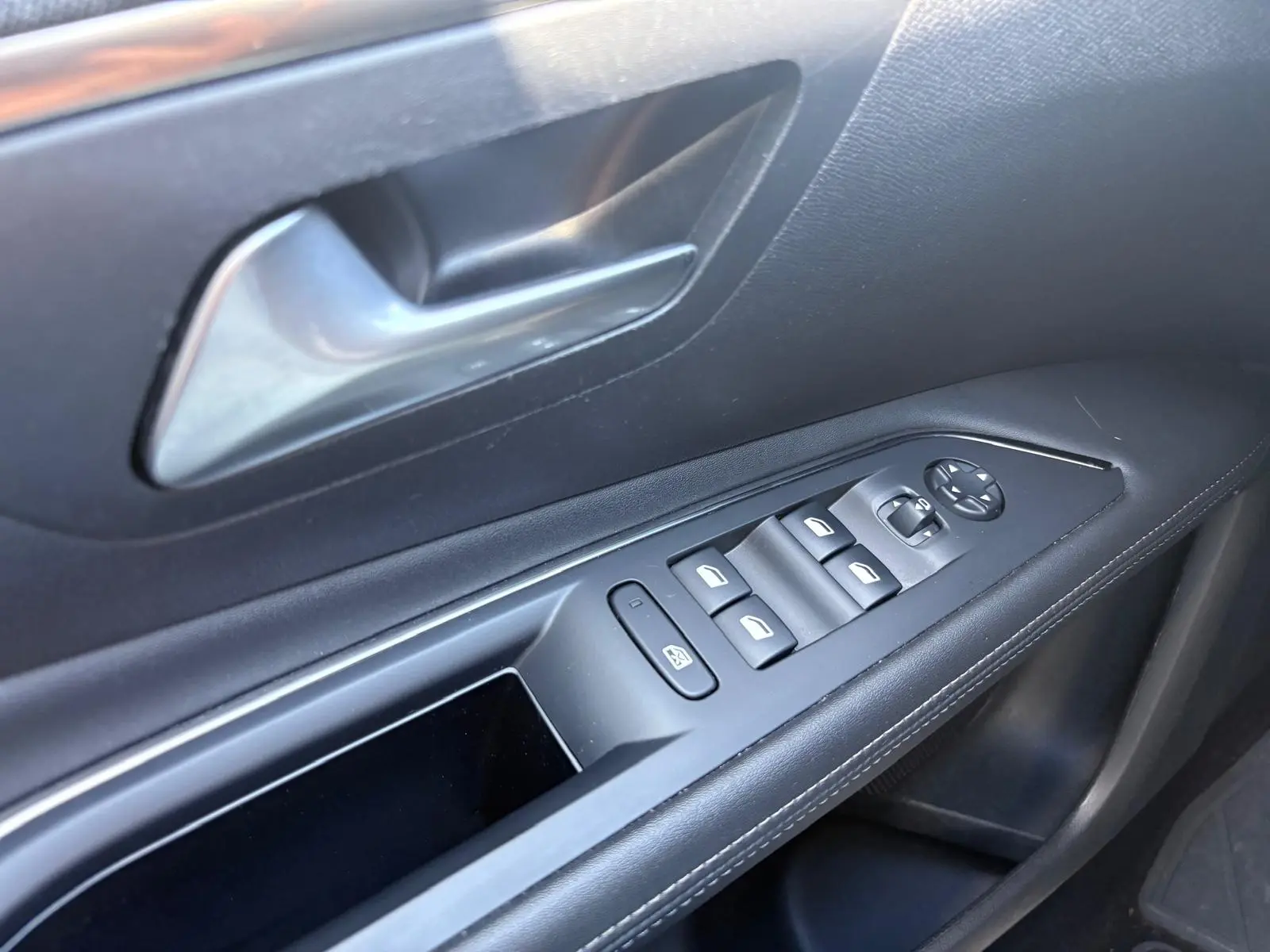 Peugeot 3008 1.2 PureTech Allure EAT8 37