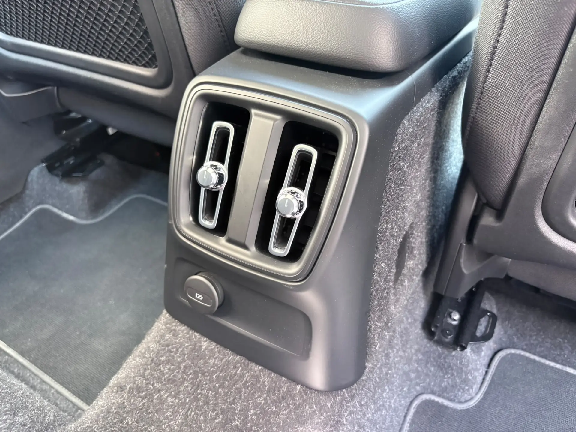 Volvo XC 40 1.5 T5 PHEV R-Design Expression 61