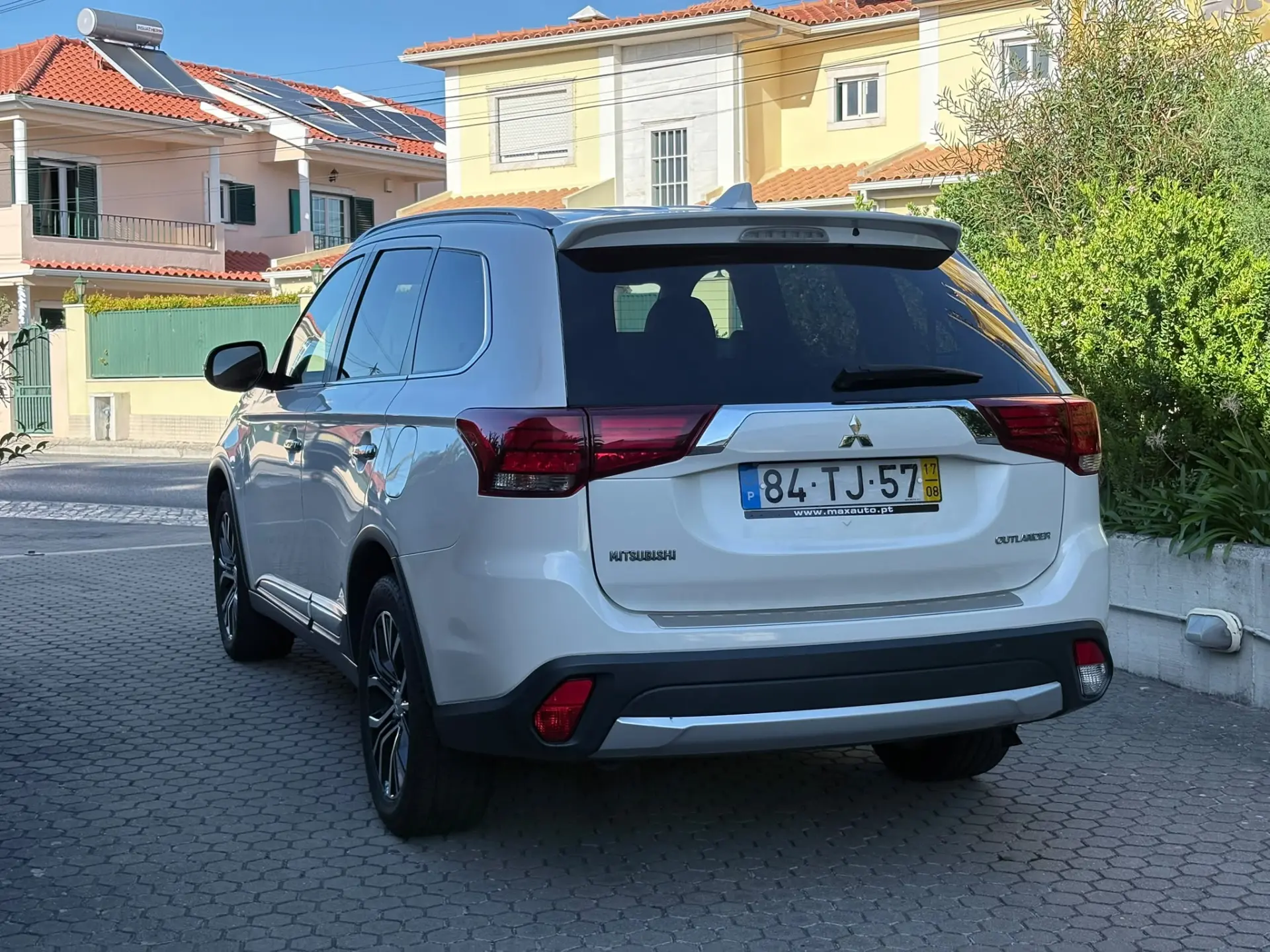 Mitsubishi Outlander 2.2 DI-D Instyle Navi 27
