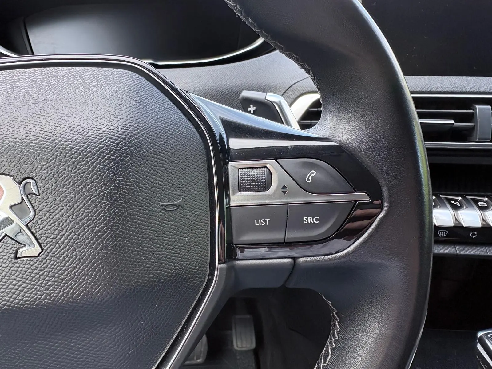 Peugeot 3008 1.2 PureTech Allure EAT8 37