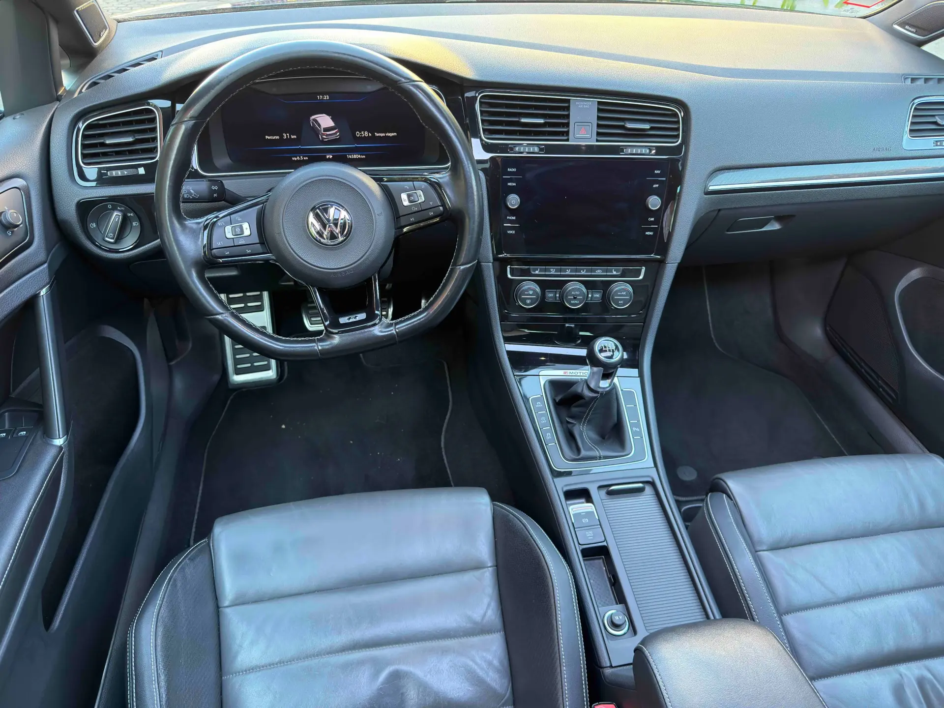 Volkswagen Golf R 4Motion (BlueMotion ) 33