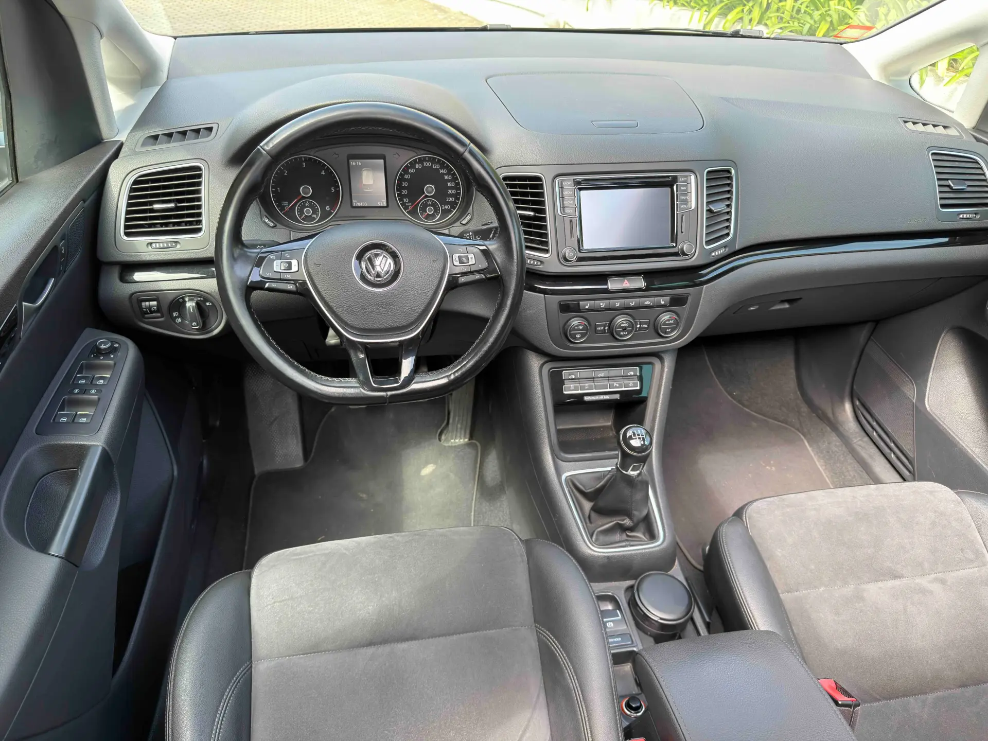Volkswagen Sharan 2.0 TDI Blue Highline 28