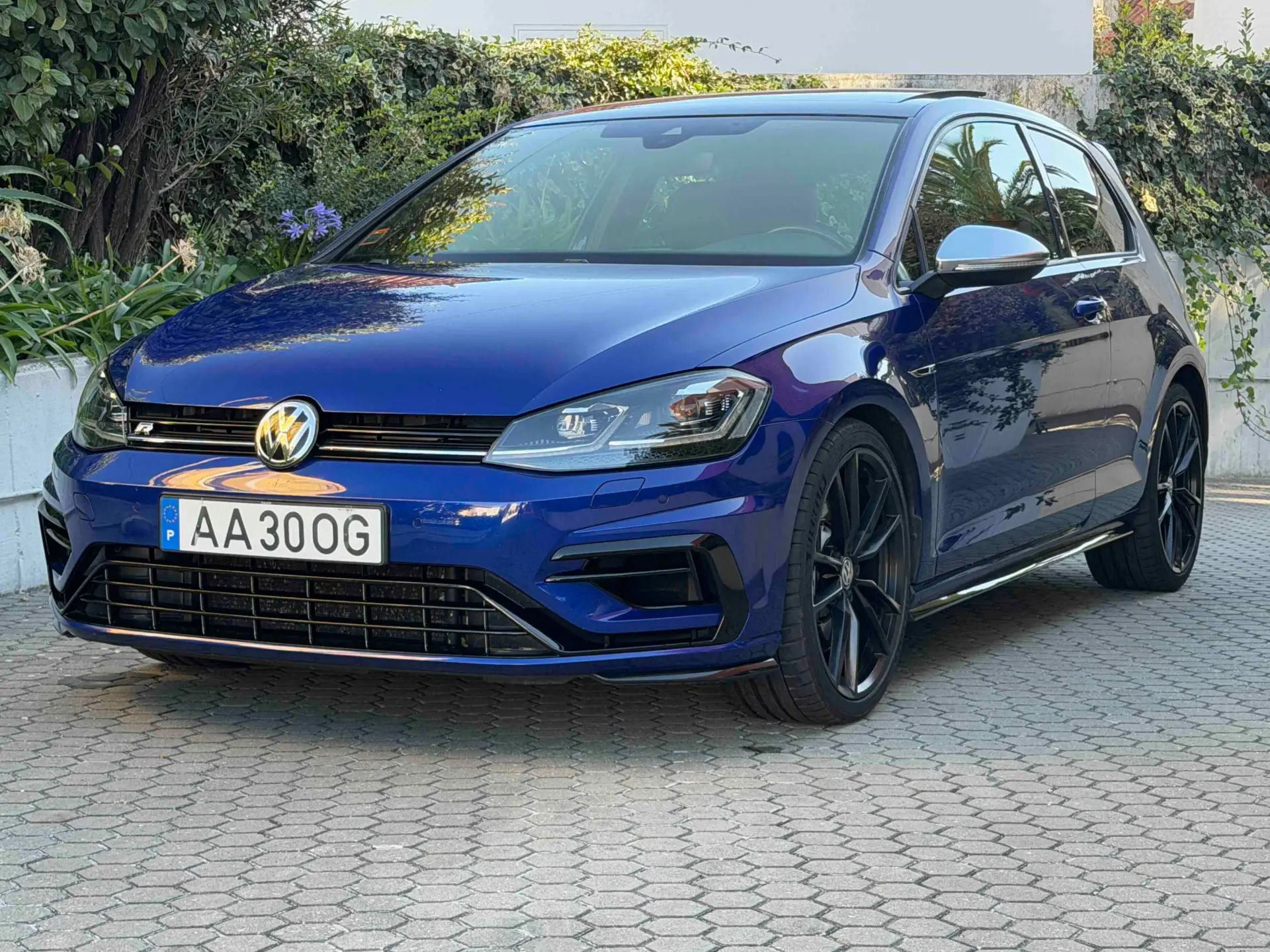 Volkswagen Golf R 4Motion (BlueMotion ) 12