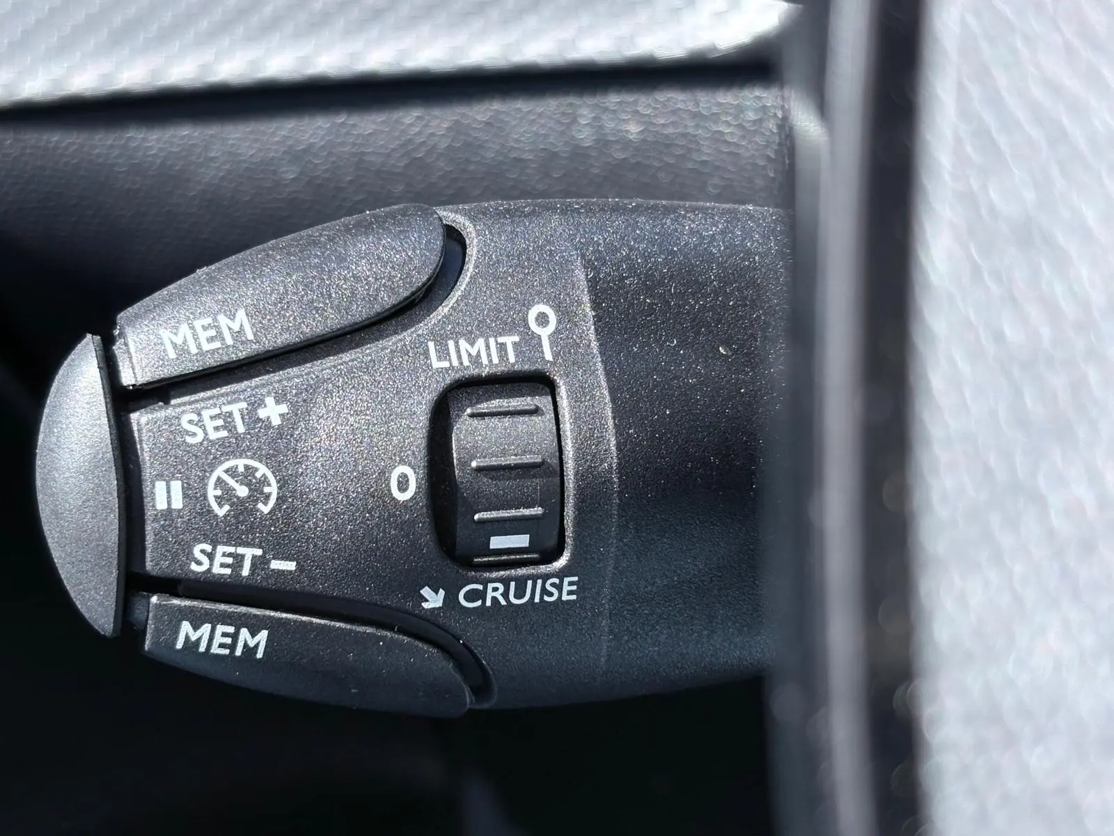Peugeot 208 1.2 PureTech Active Pack 37