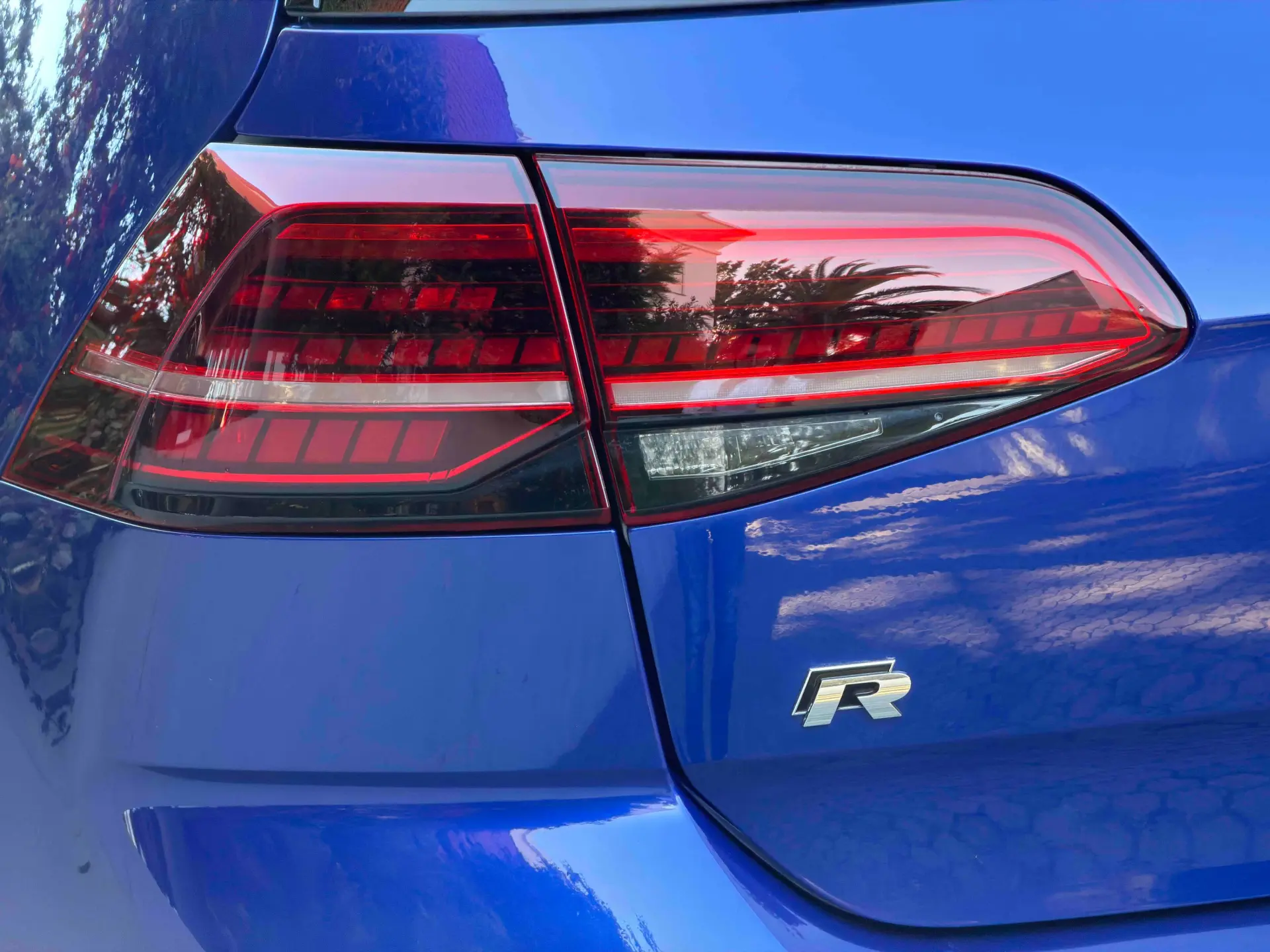 Volkswagen Golf R 4Motion (BlueMotion ) 24