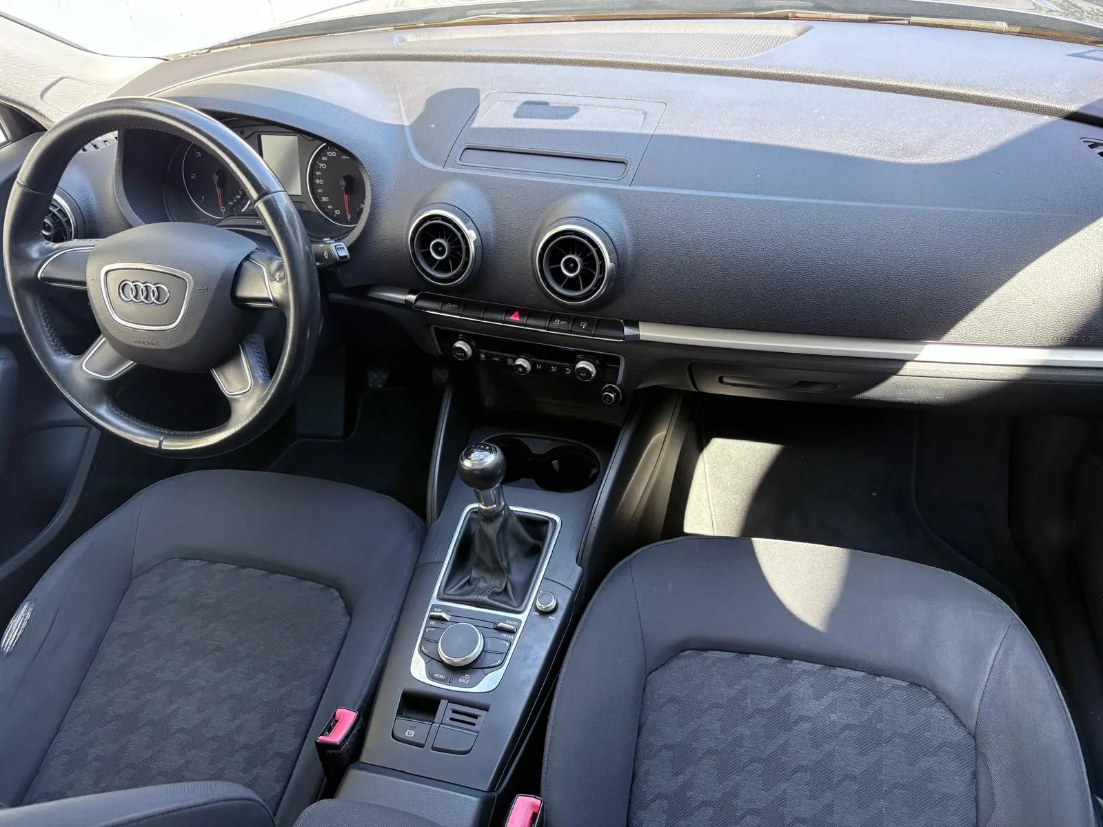 Audi A3 Limousine 1.6 TDI Attraction 30