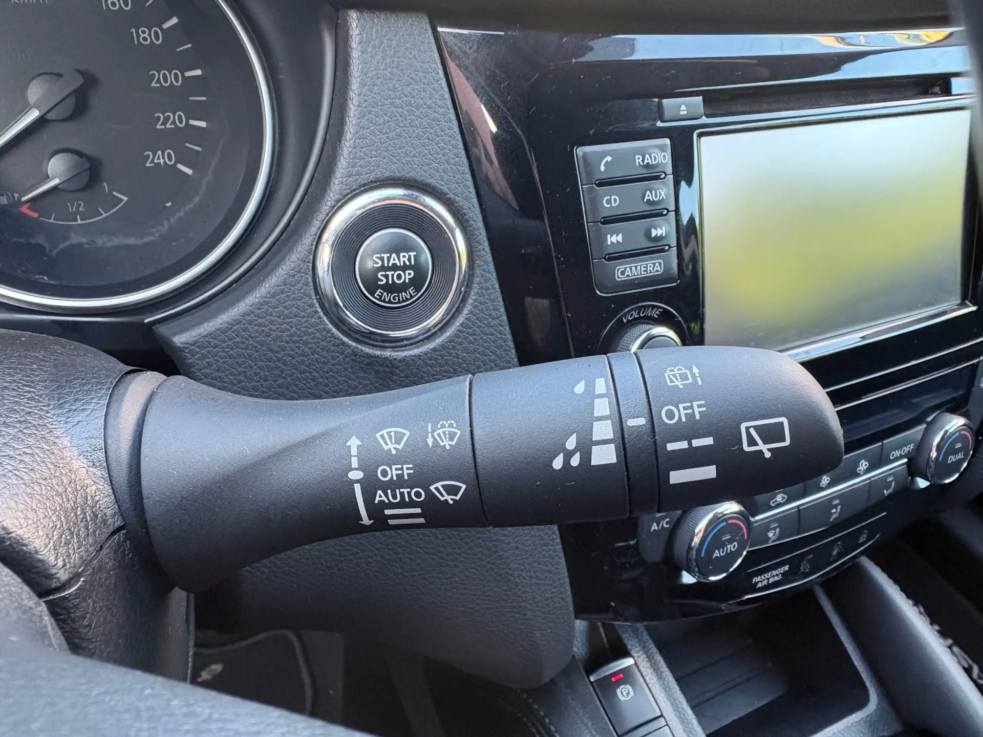 Nissan Qashqai 1.2 DIG-T N-Connecta 18 40