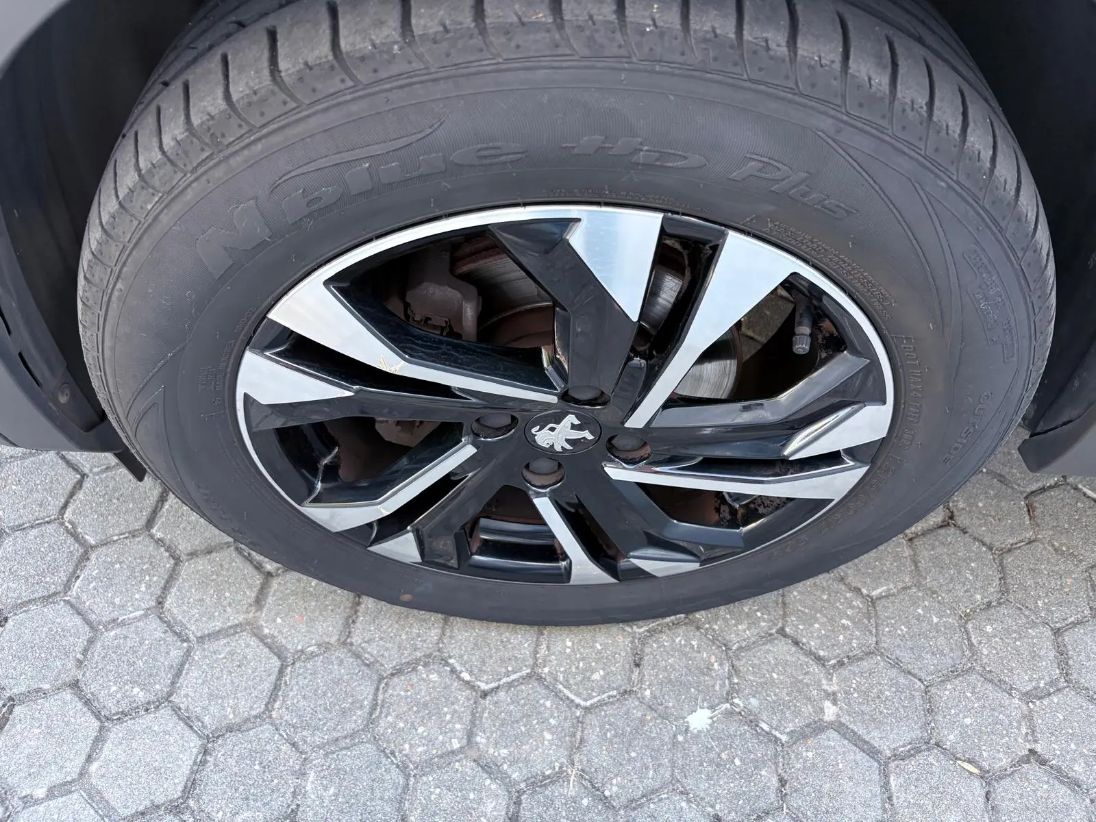 Peugeot 2008 1.2 PureTech Allure 12
