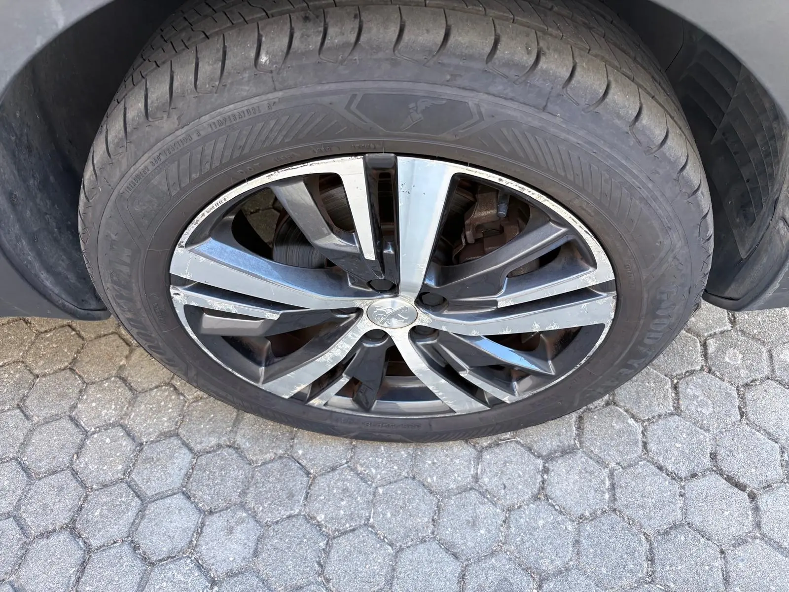 Peugeot 5008 1.2 PureTech Allure EAT8 12