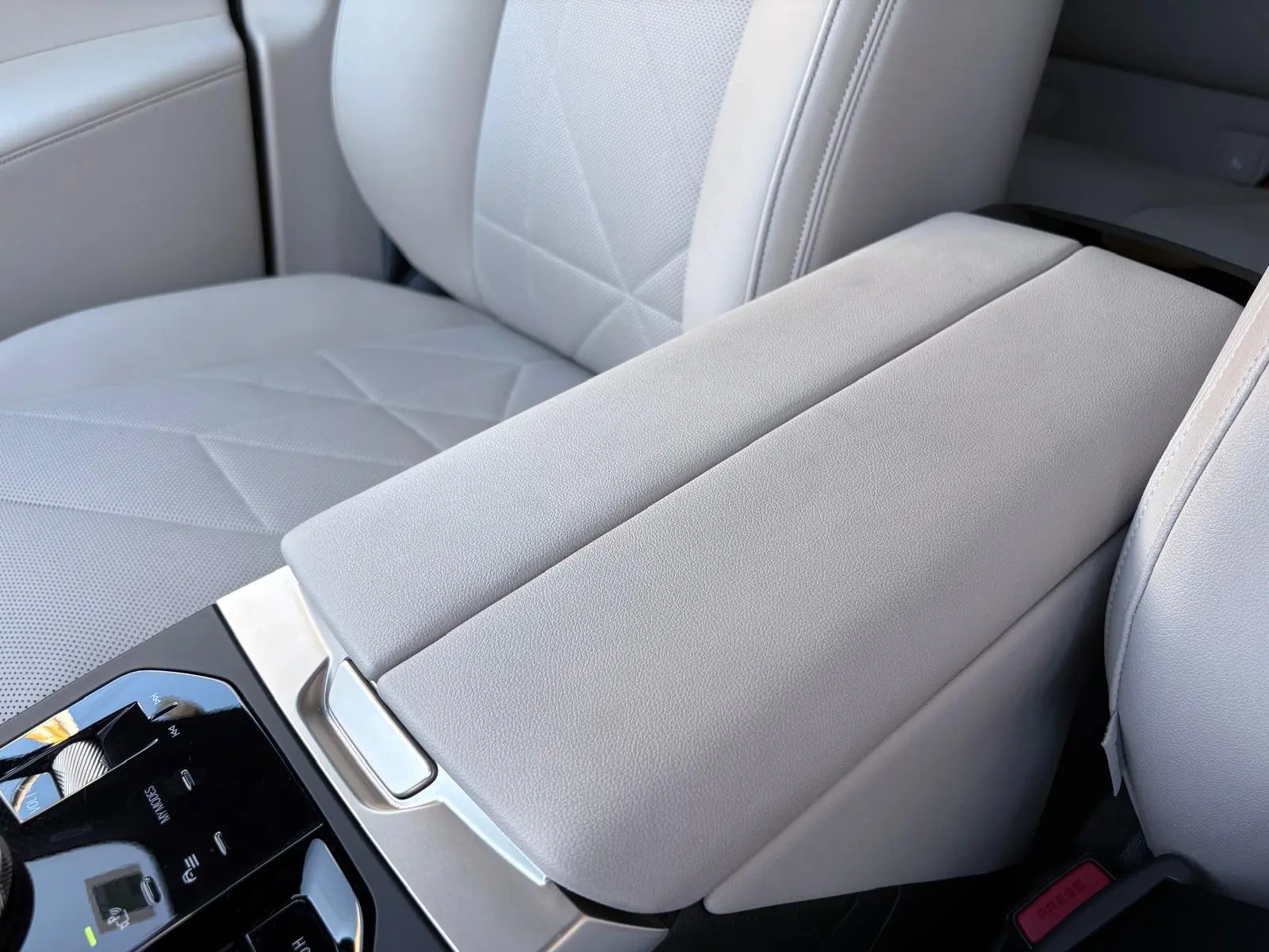 BMW iX xDrive 50 Pack Desportivo 31