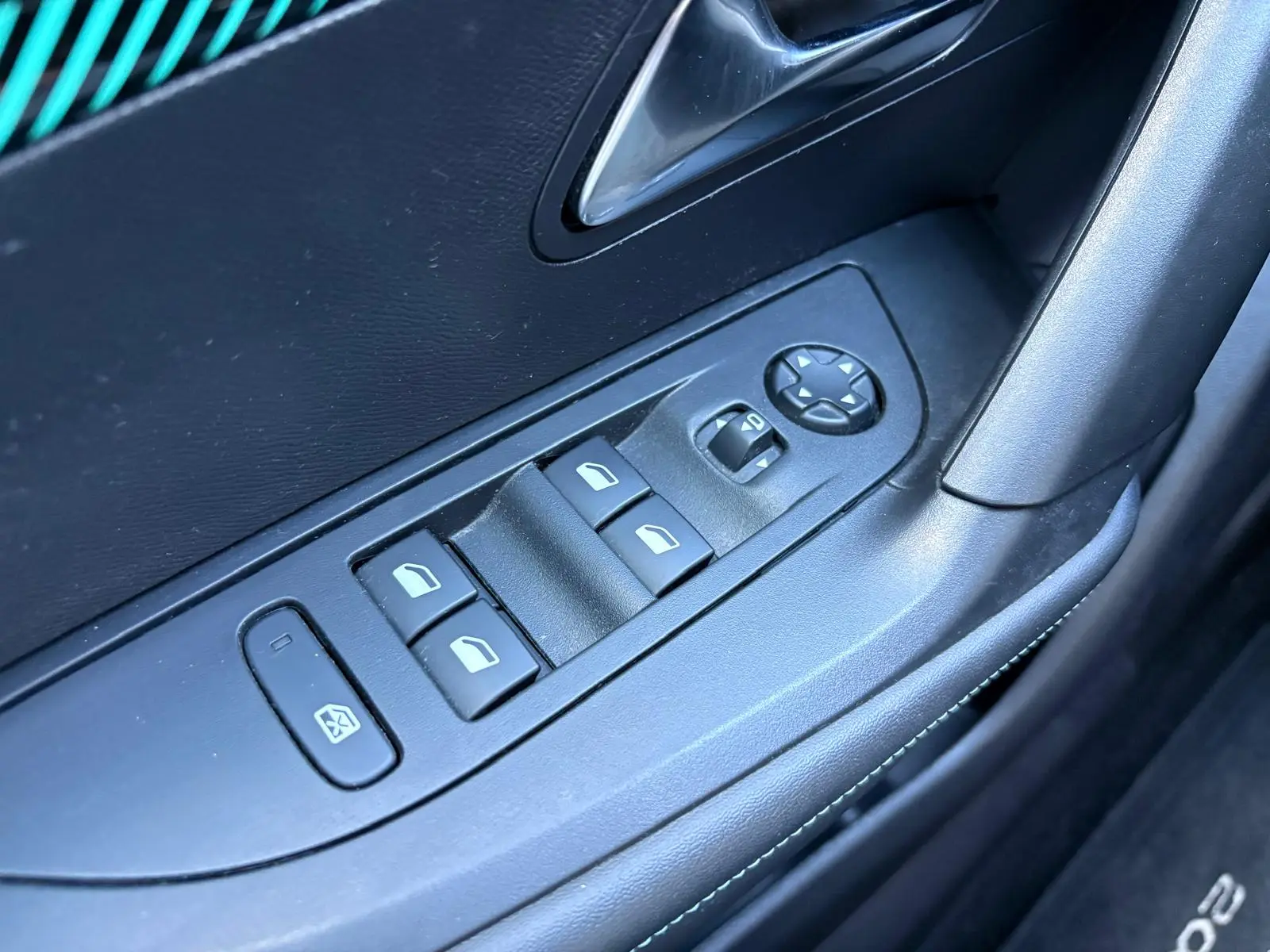 Peugeot 2008 1.2 PureTech Allure 33