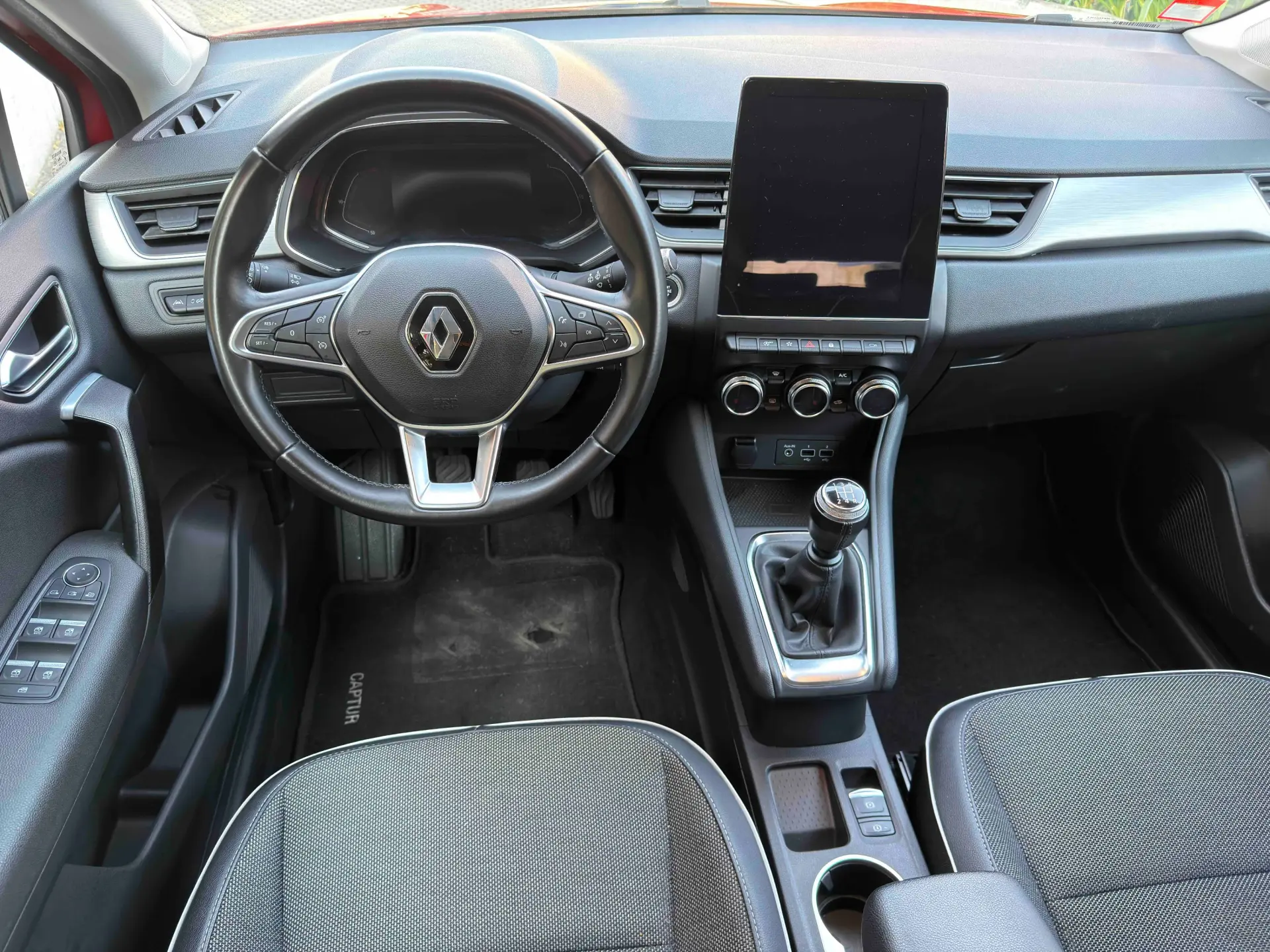 Renault Captur 1.0 TCe Exclusive 31