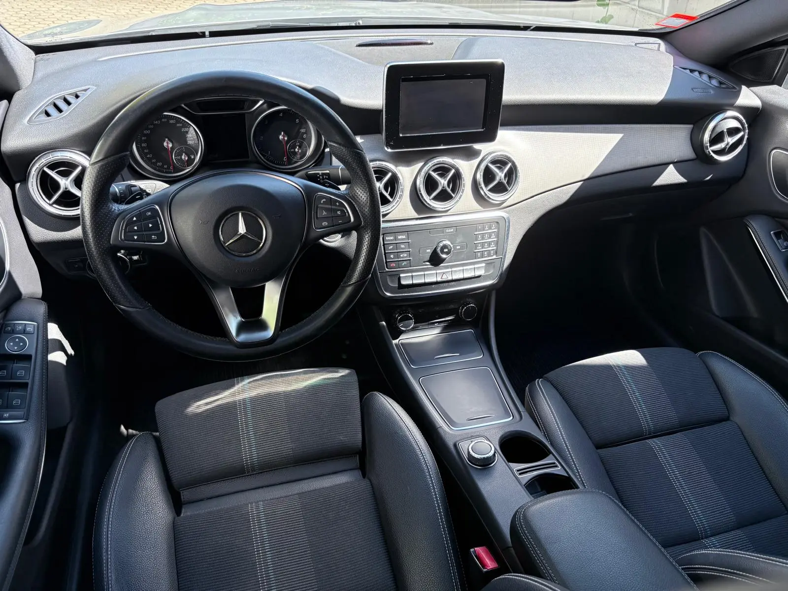 Mercedes-Benz CLA 180 d Shooting Brake Urban Aut. 28
