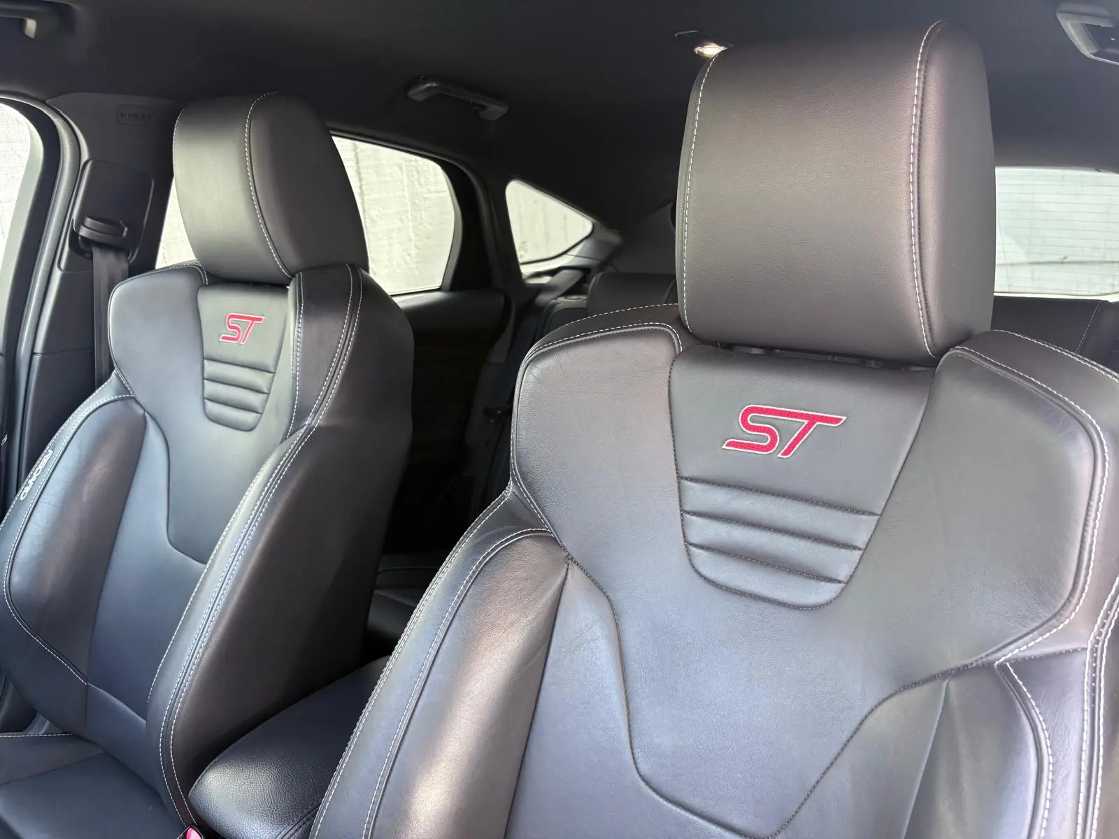 Ford Focus 2.0 EcoBoost ST c/ Pack Pele Desportiva 7
