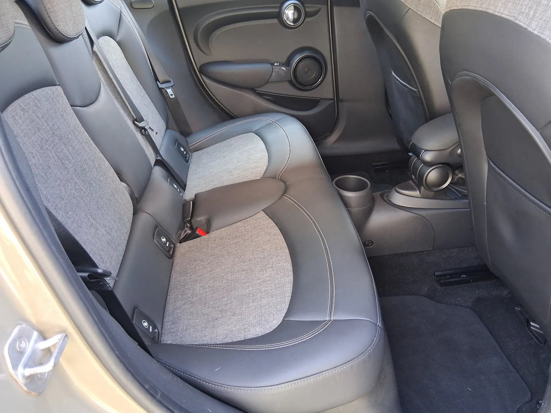 MINI 5 Portas One Auto 51