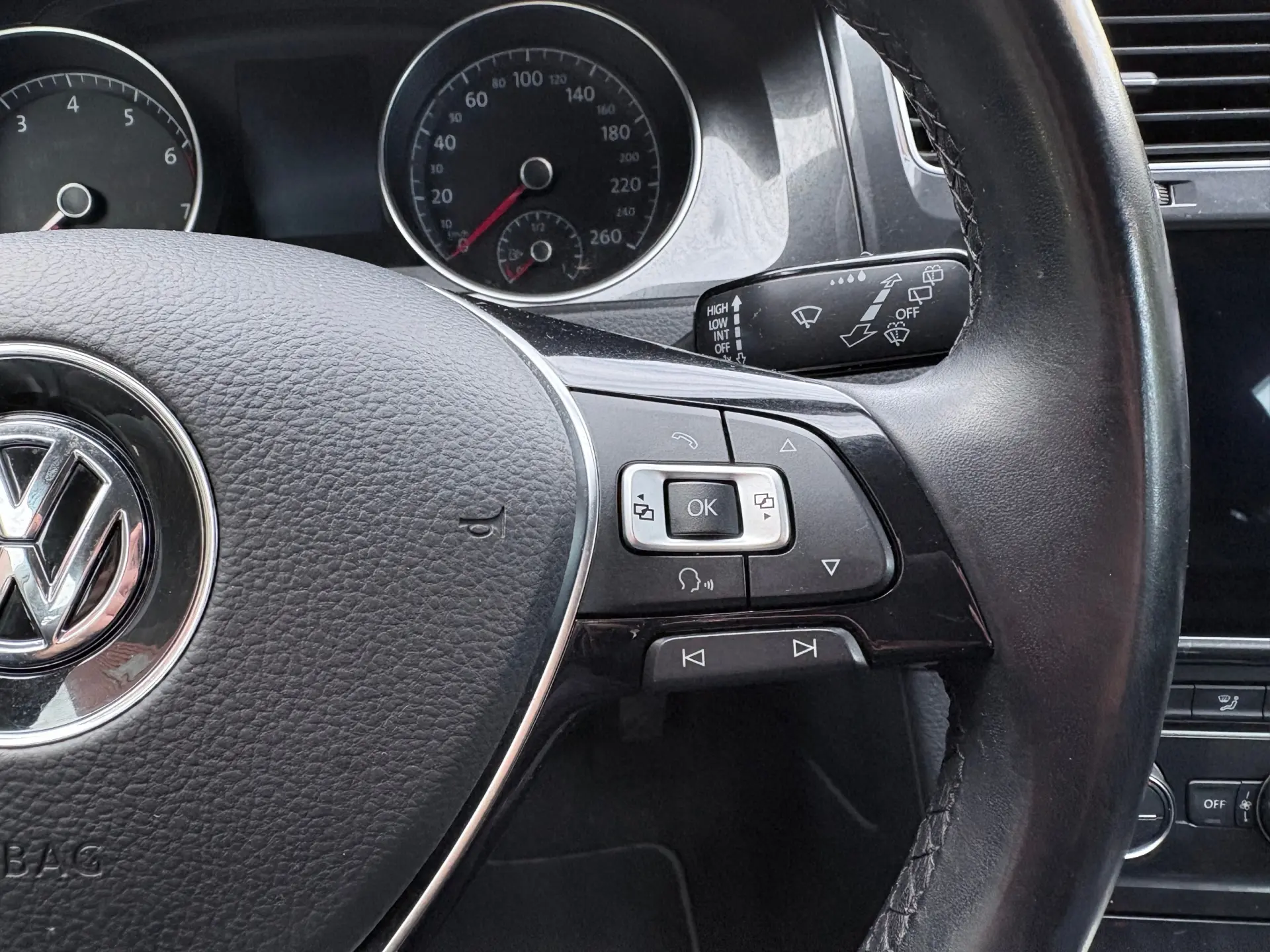 Volkswagen Golf 1.0 TSI Confortline 36