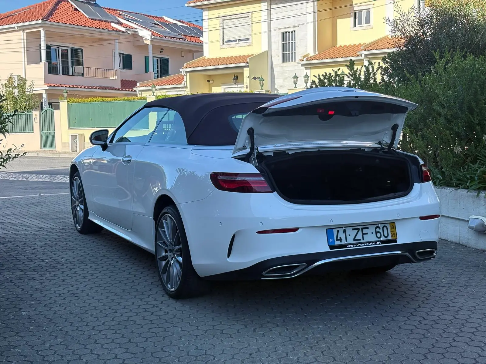 Mercedes-Benz E 220 d AMG Line Aut. 28