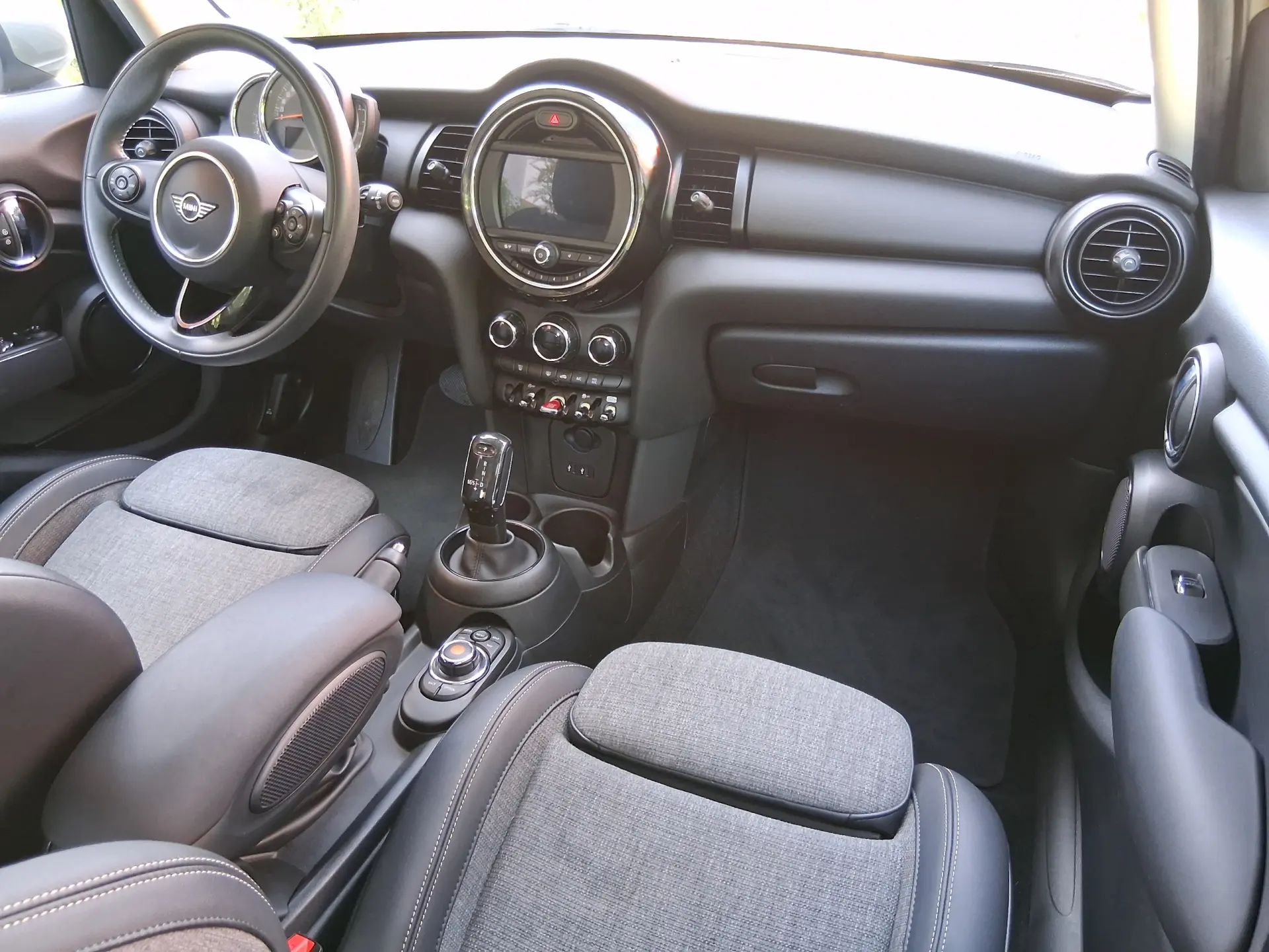 MINI 5 Portas One Auto 29