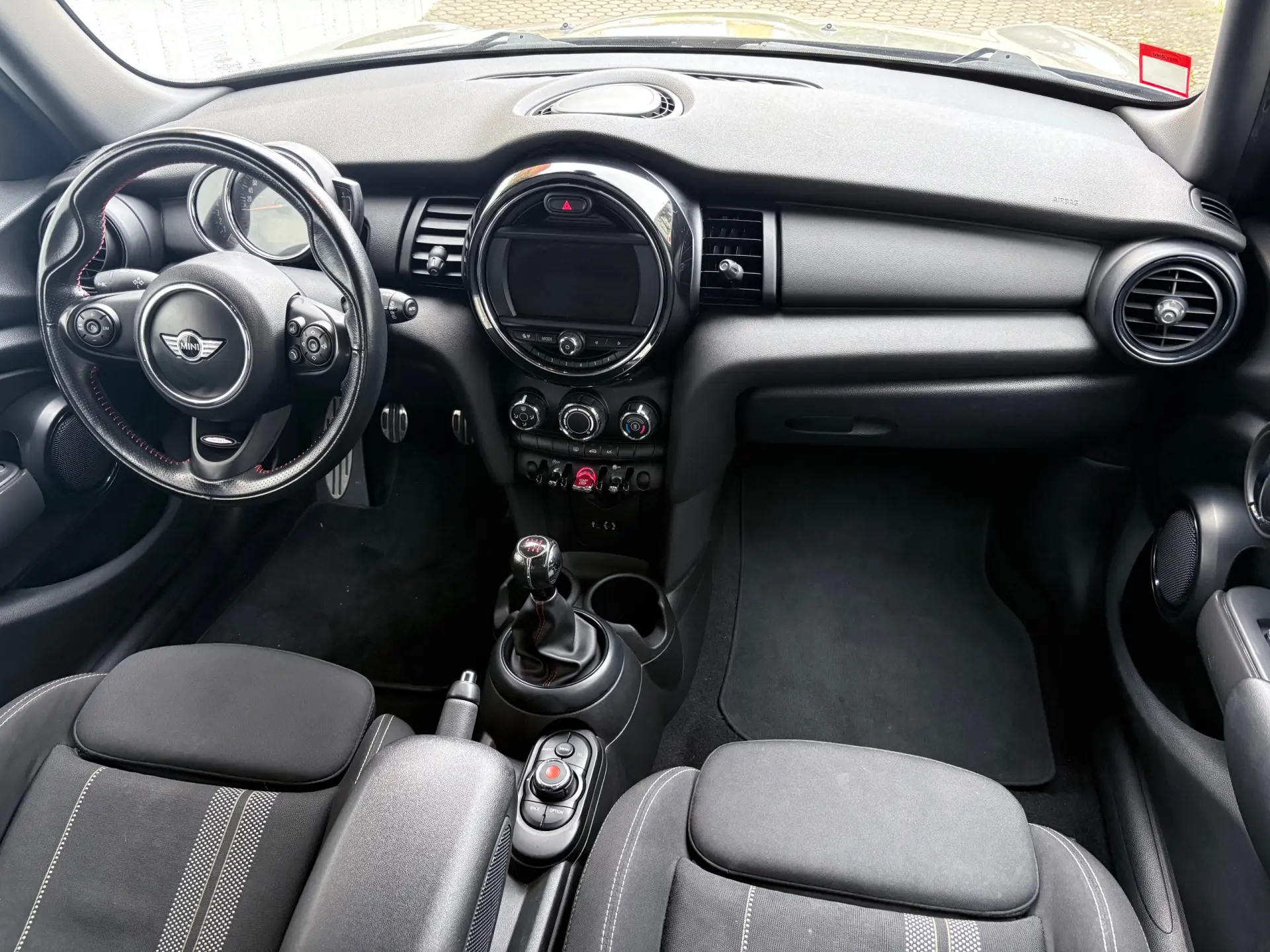 MINI 5 Portas One 29