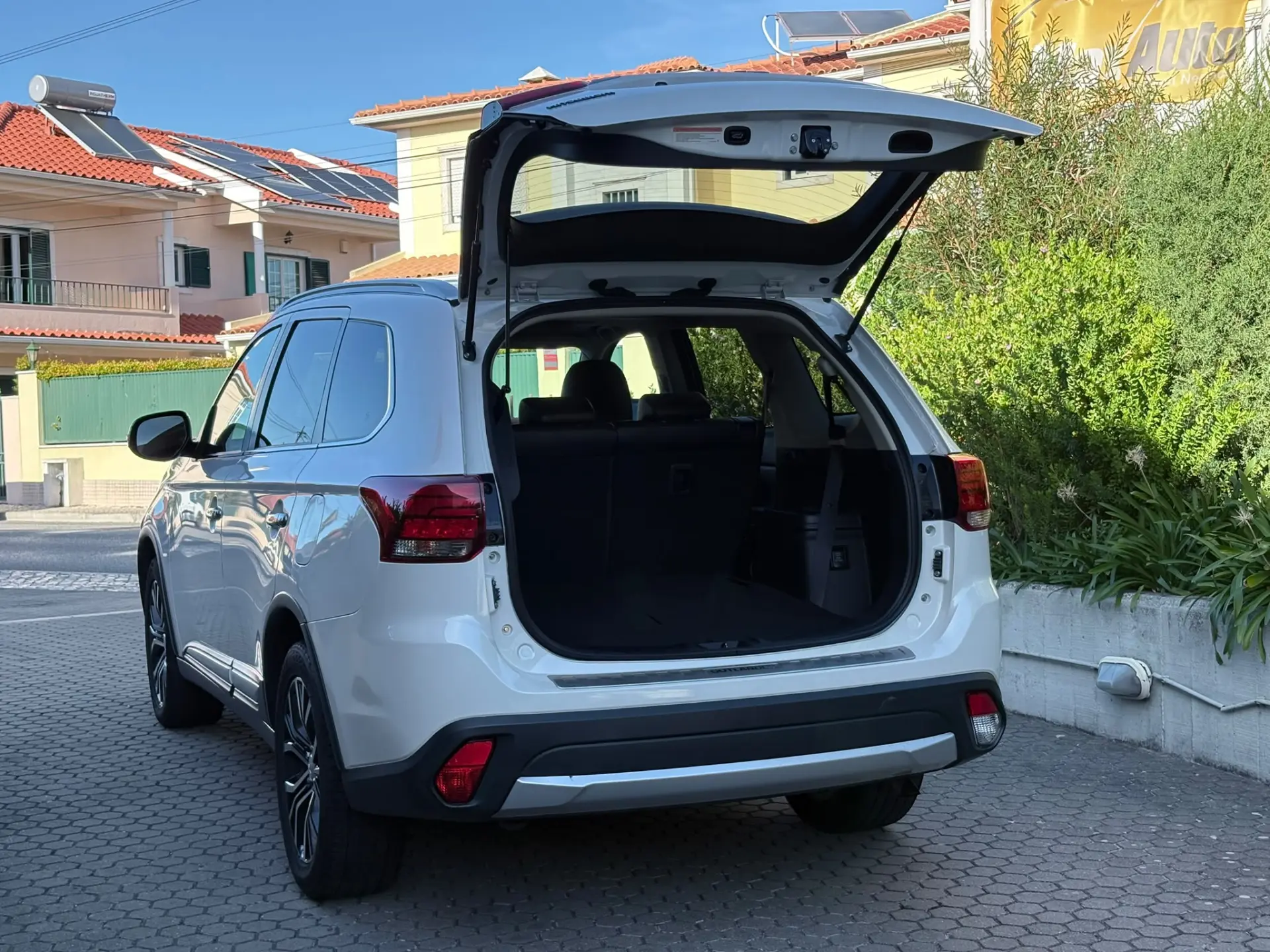 Mitsubishi Outlander 2.2 DI-D Instyle Navi 28