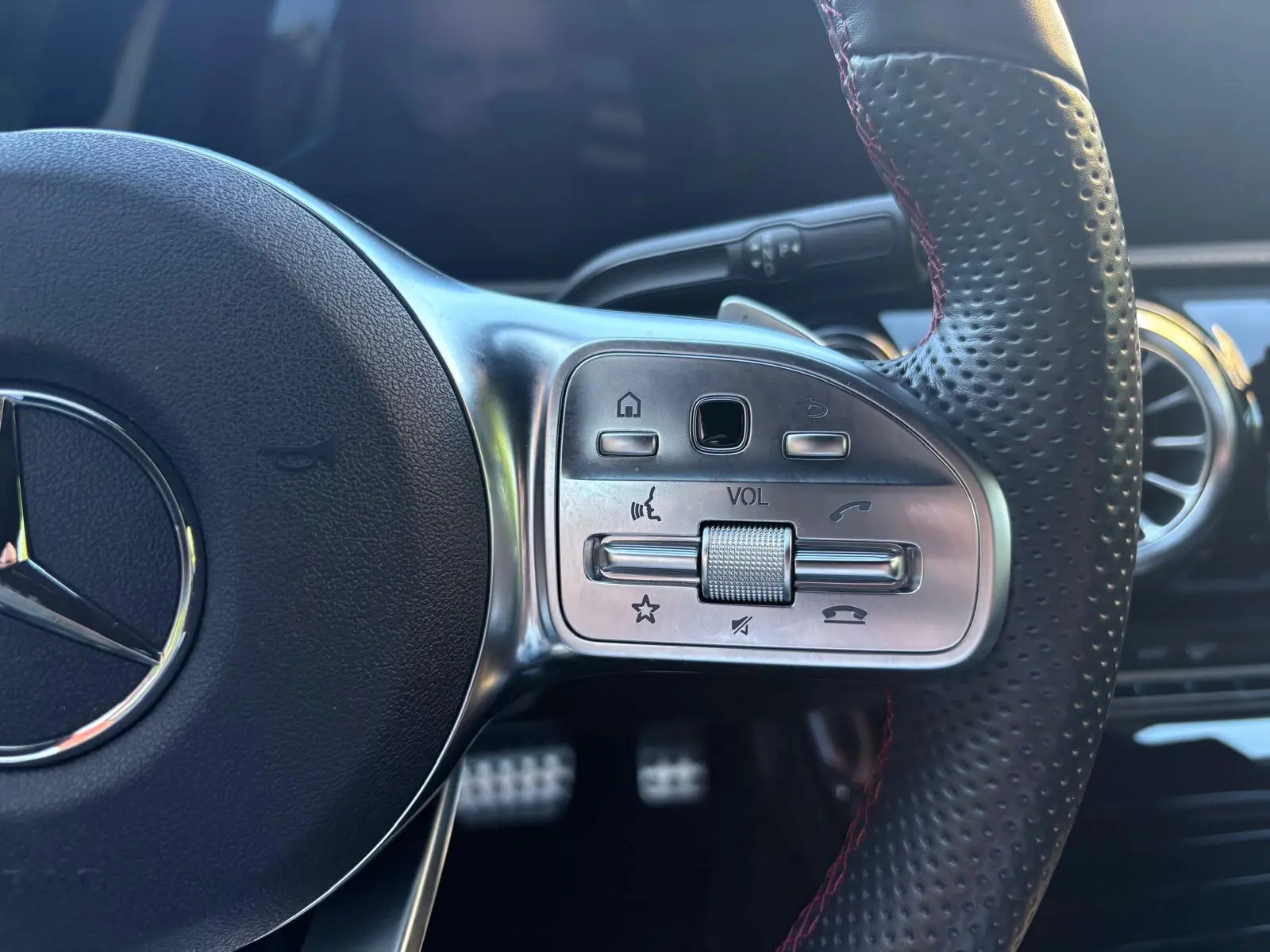 Mercedes-Benz A 180 d AMG Line Aut. 38