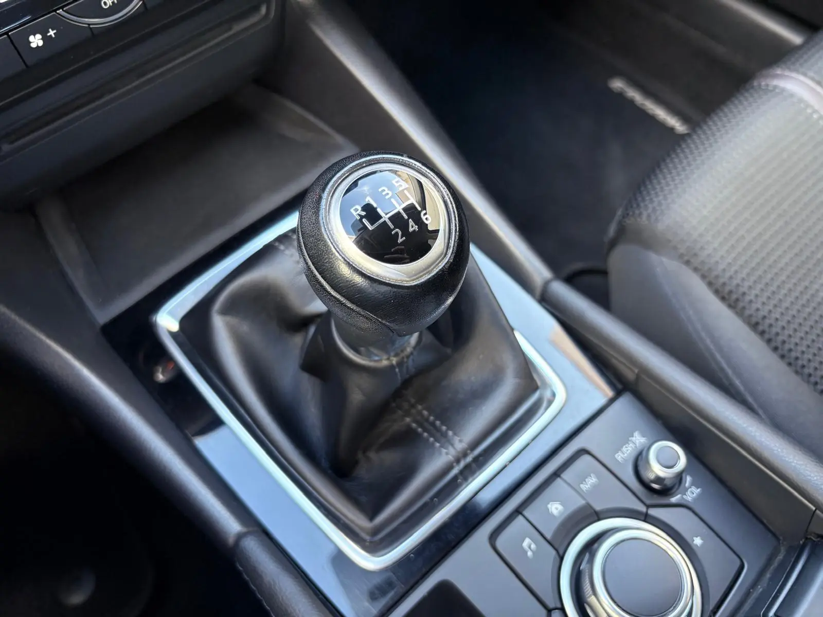 Mazda 3 1.5 Sky-G Evolve HS Navi 48