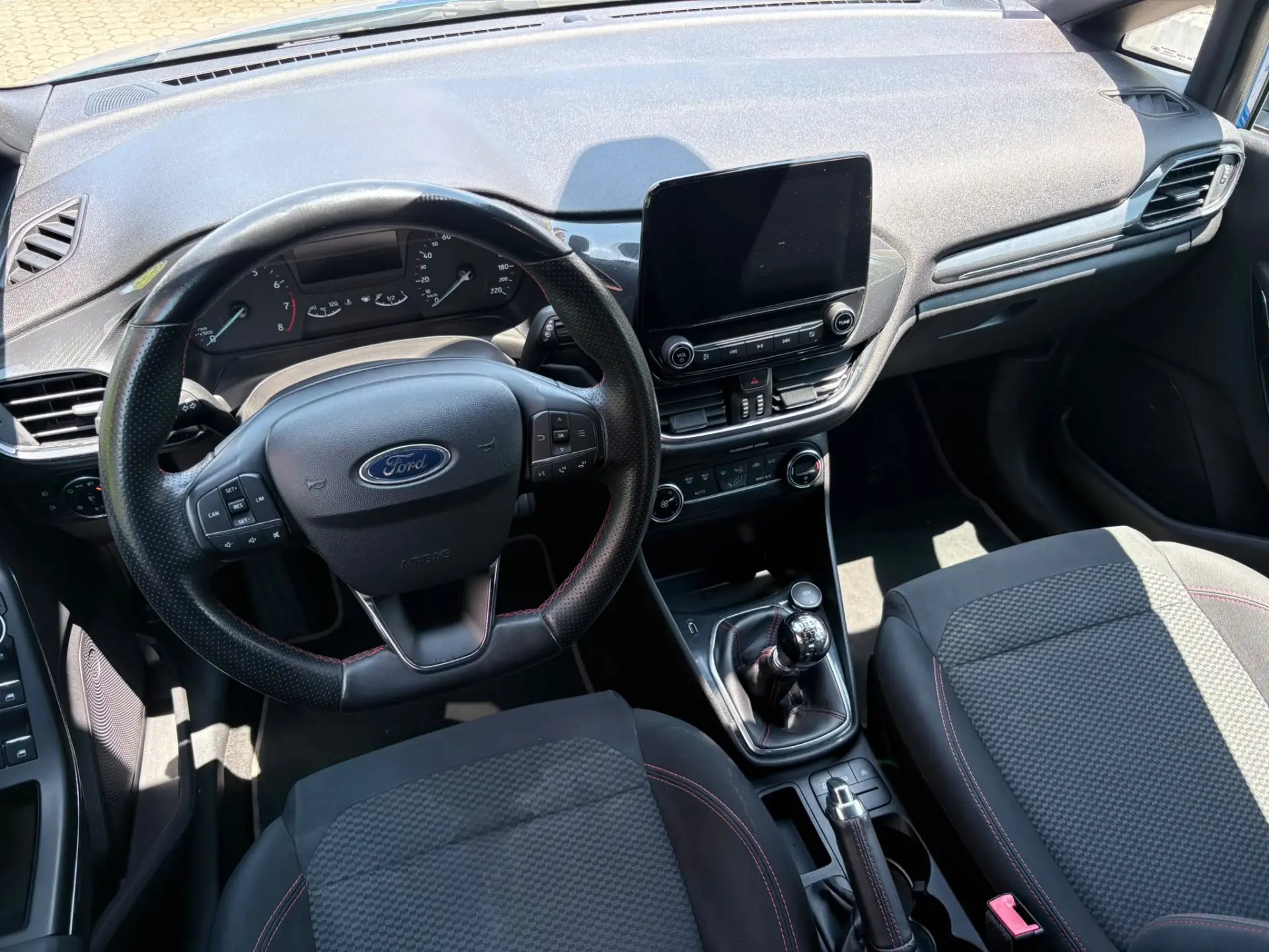 Ford Fiesta 1.0 EcoBoost ST-Line 29