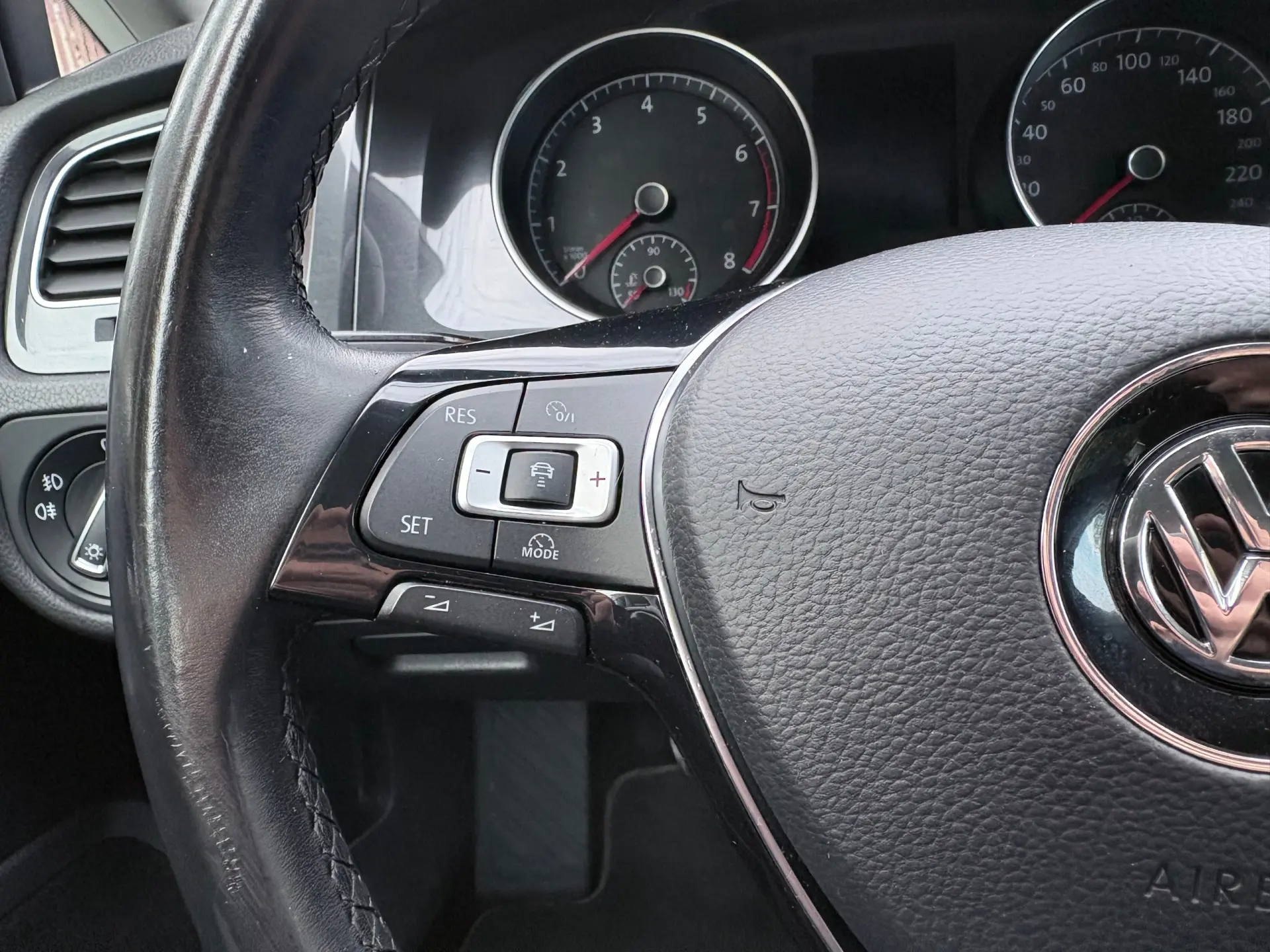 Volkswagen Golf 1.0 TSI Confortline 35