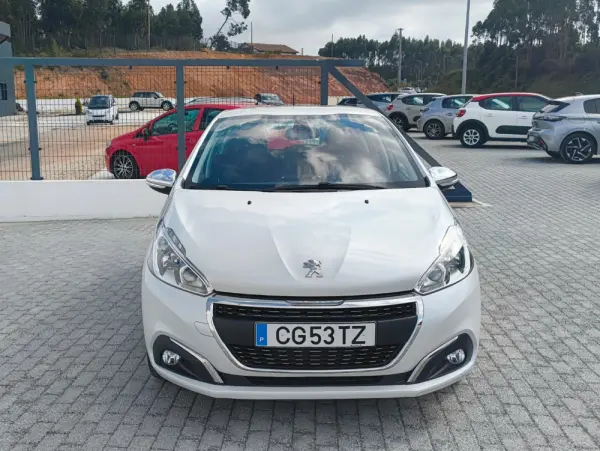 Peugeot 208 1.2 PureTech Allure EAT6 2