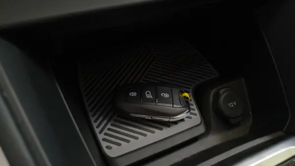 Citroën C4 1.2 PureTech Shine Pack EAT8 29