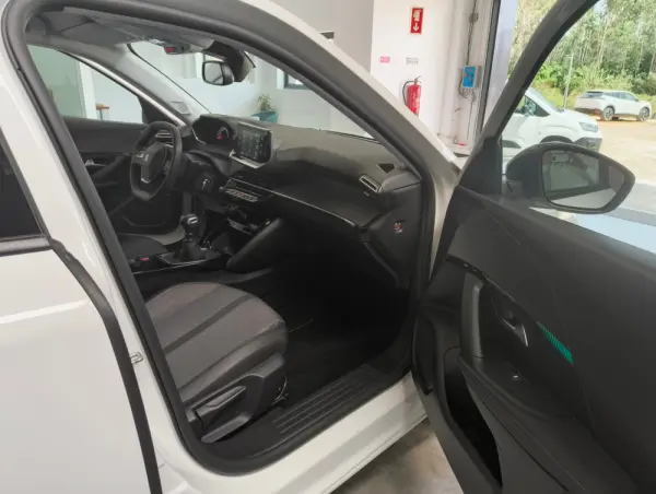 Peugeot 2008 PureTech 100 Allure 7