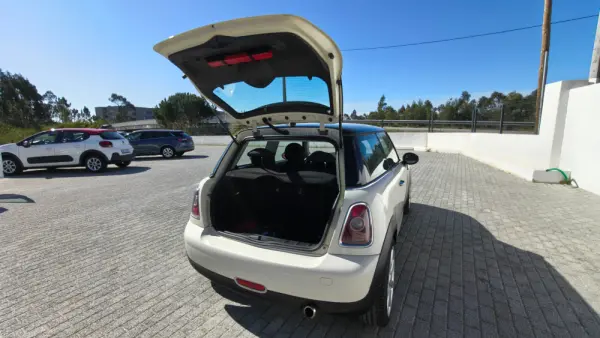MINI 3 Portas Cooper D 8