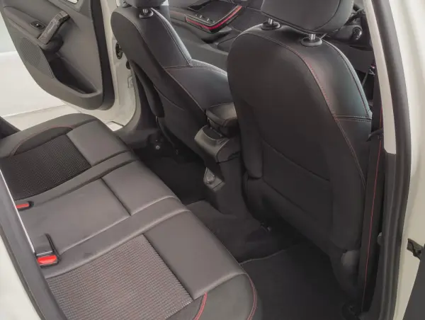 Peugeot 2008 1.2 PureTech GT Line 13