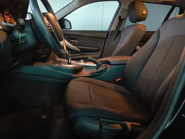 BMW 318 d Touring Aut. 12