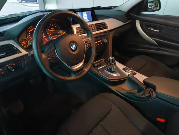 BMW 318 d Touring Aut. 13