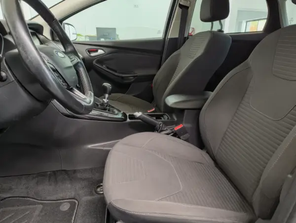 Ford Focus 1.5 TDCi Titanium 9