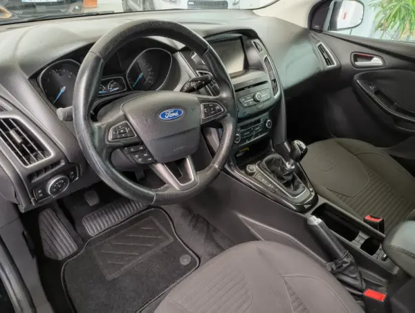 Ford Focus 1.5 TDCi Titanium 10
