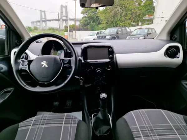 Peugeot 108 1.2 PureTech Allure 9