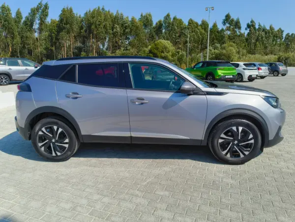 Peugeot 2008 1.2 PureTech Allure 4