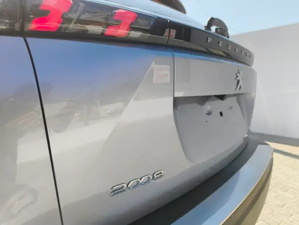 Peugeot 2008 1.2 PureTech Allure 9