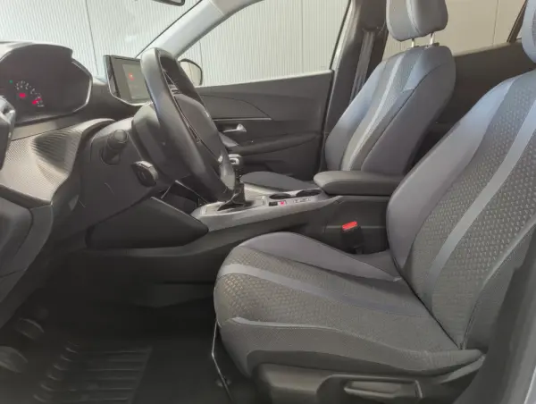 Peugeot 2008 1.2 PureTech Allure 13